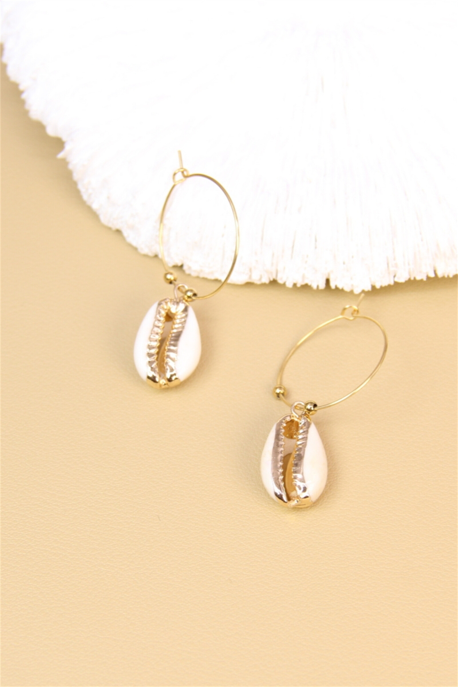 Großhändler Bellissima - Goldene Kauri-Ohrringe - Eleganz mit Sommerduft