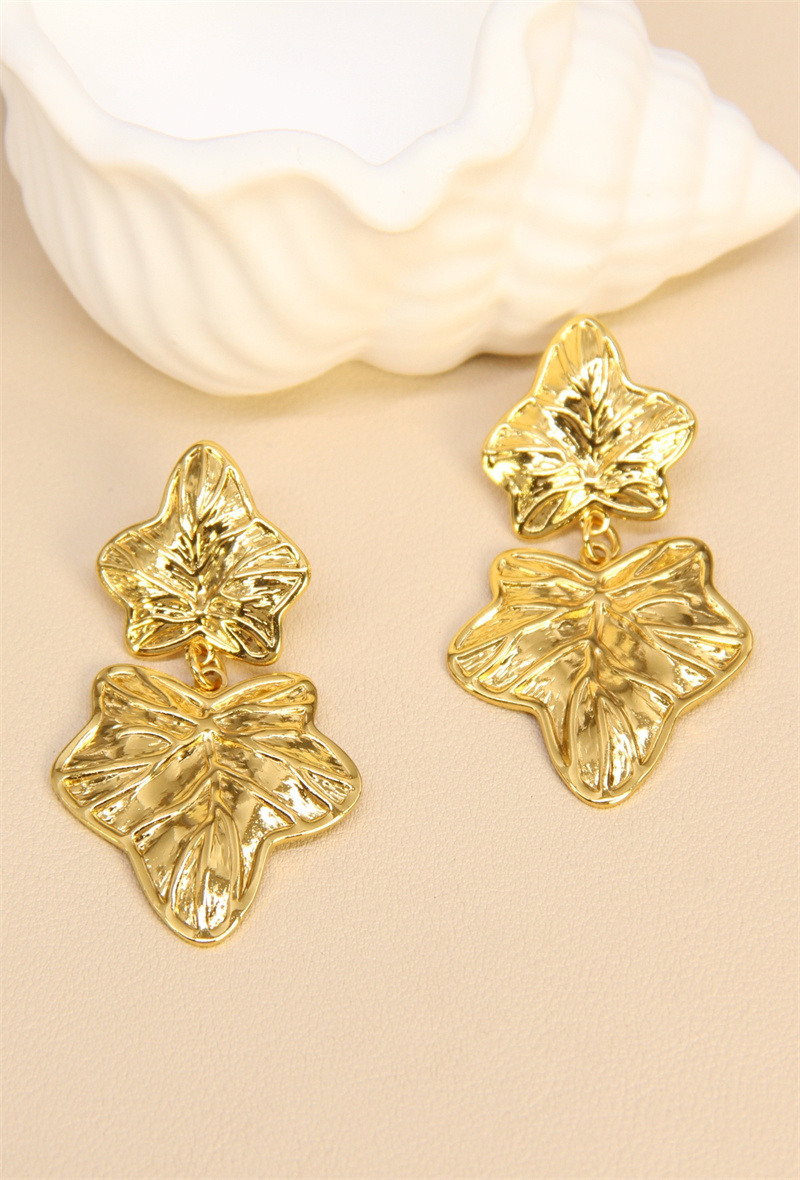 Wholesaler Bellissima - High stainless steel pendant leaf earrings: nature and elegance