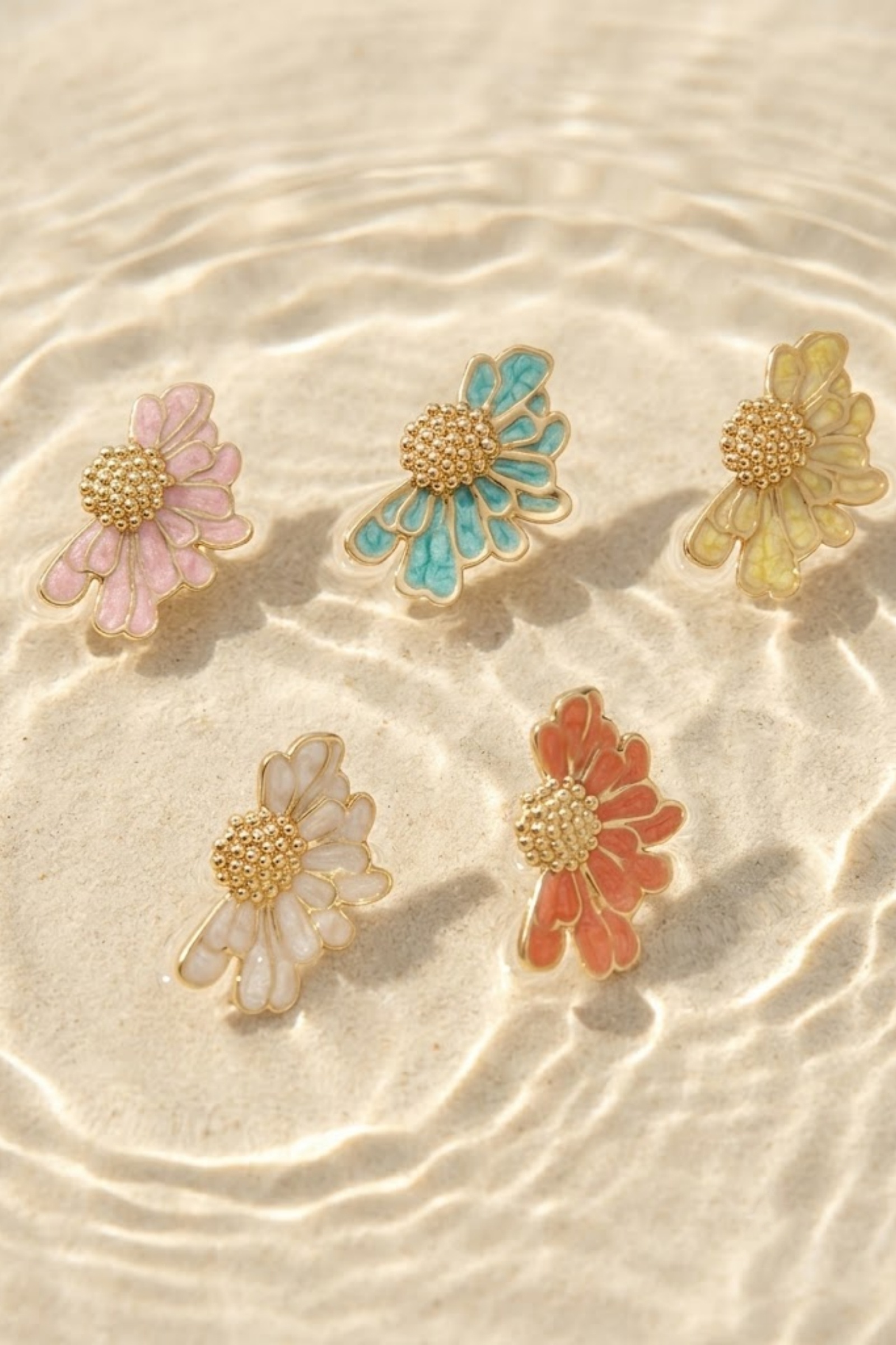 Grossiste Bellissima - Boucles d'Oreilles Fleur Émaillée – Acier Inoxydable Coloré