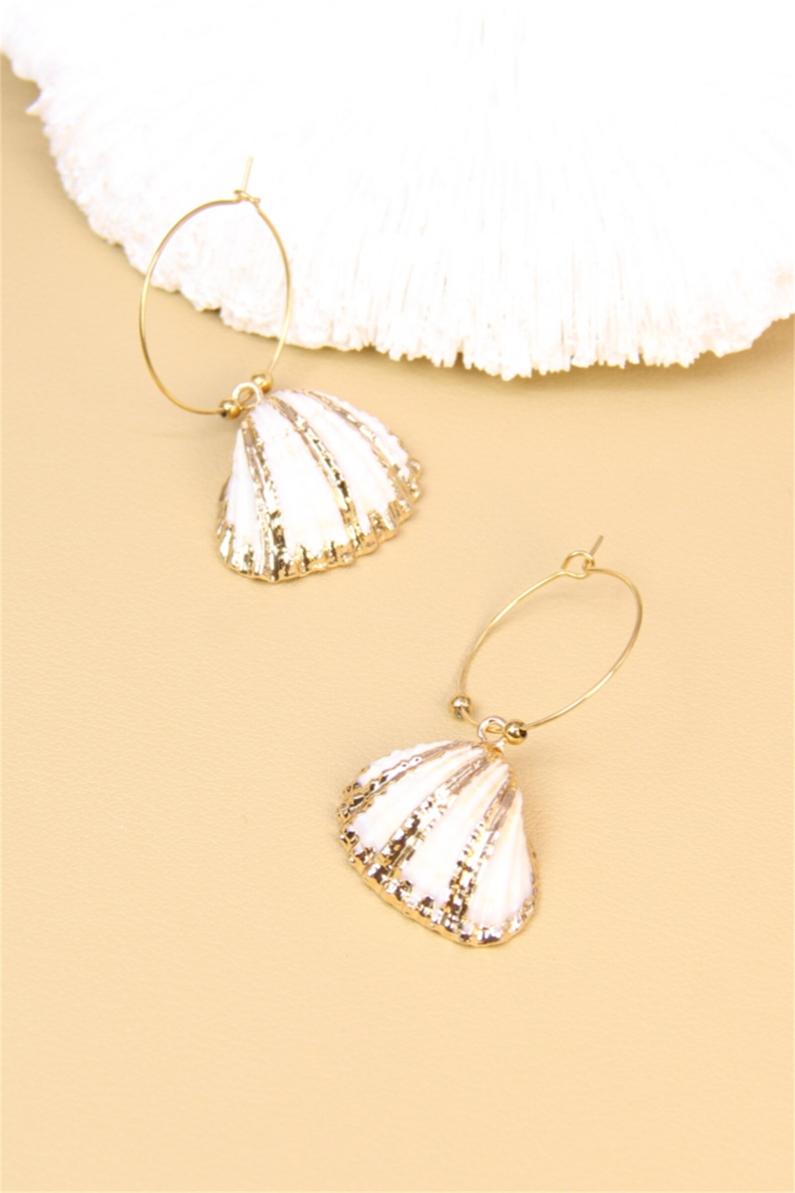 Wholesaler Bellissima - Golden shell creoles - Chic seaside spirit