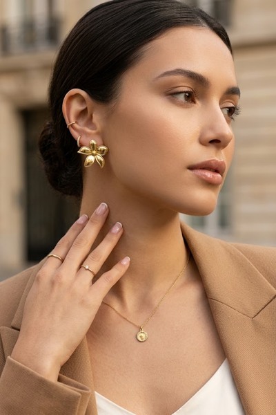Wholesaler Bellissima - Golden Flower Earrings – Floral Elegance Wholesaler Bellissima - Golden Flower Earrings – Floral Elegance