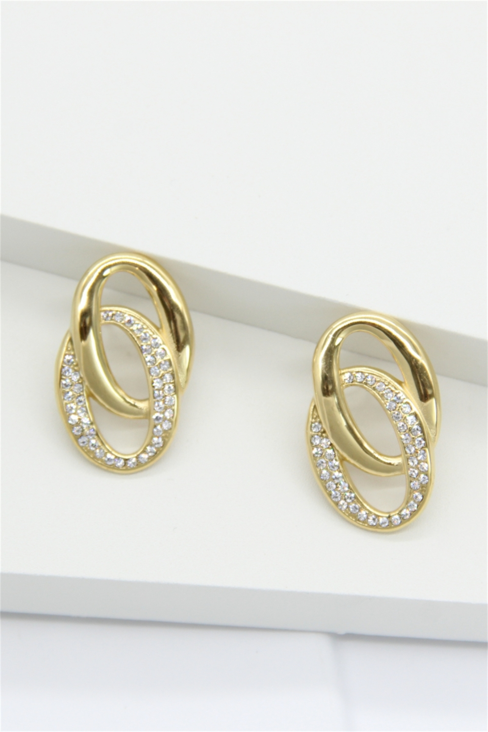 Grossiste Bellissima - Boucles d’Oreilles Maillons Entrelacés Doré en Acier Inoxydable – Élégan