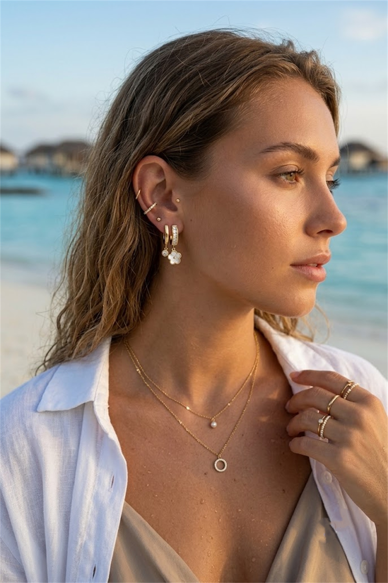 Grossiste Bellissima - Boucles d'Oreilles Fleur Nacre & Strass en Acier Inoxydable – Élégance Florale