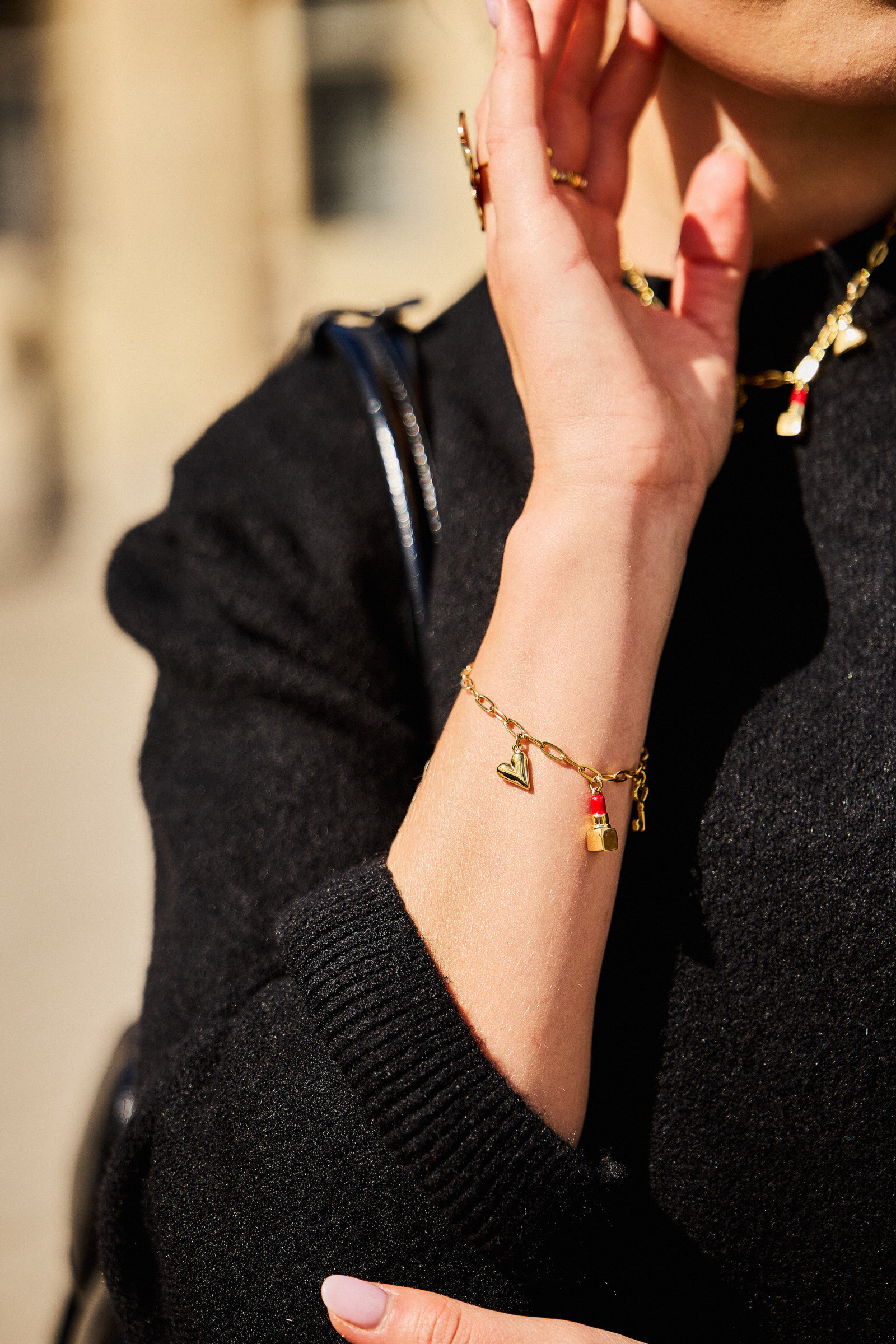 Grossiste Bellissima - Bracelet à charms – Chaîne dorée & pendentifs tendance