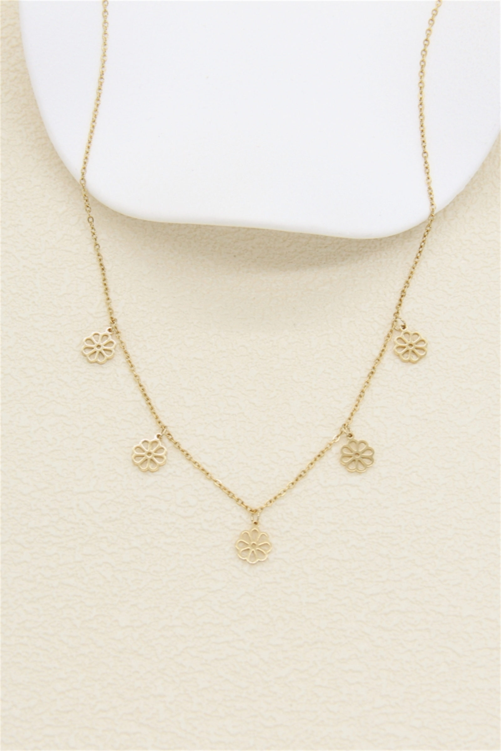 Grossiste Bellissima - Collier Charms Fleurs – Acier Inoxydable Doré