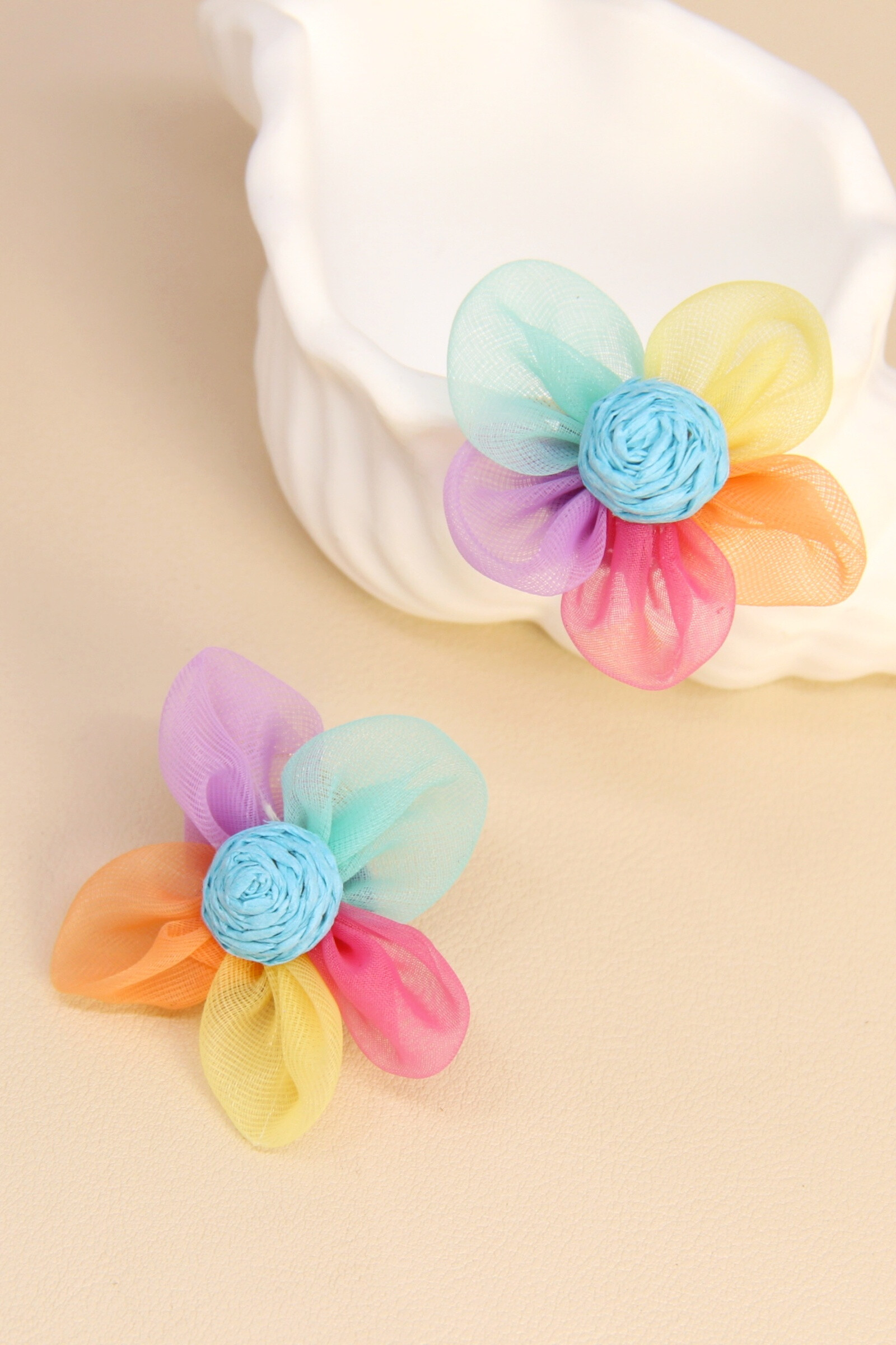 Grossiste Bellissima - Boucles d’oreilles fleur tissu en acier inoxydable
