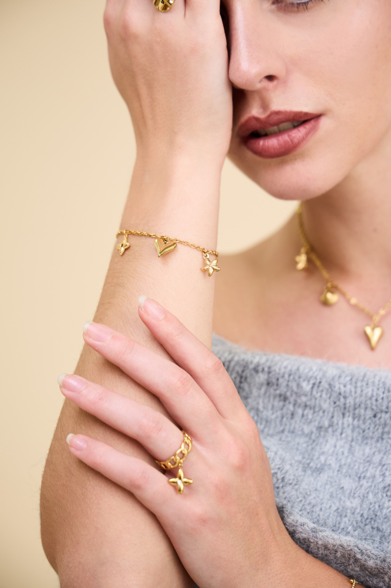 Mayorista Bellissima - Pulsera Charms Estrella de Mar y Corazón en Acero - Elegancia y Charm
