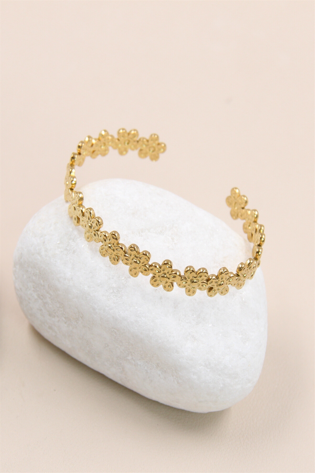Grossiste Bellissima - Bracelet Jonc Ajustable Fleur en Acier Inoxydable - Élégance Florale