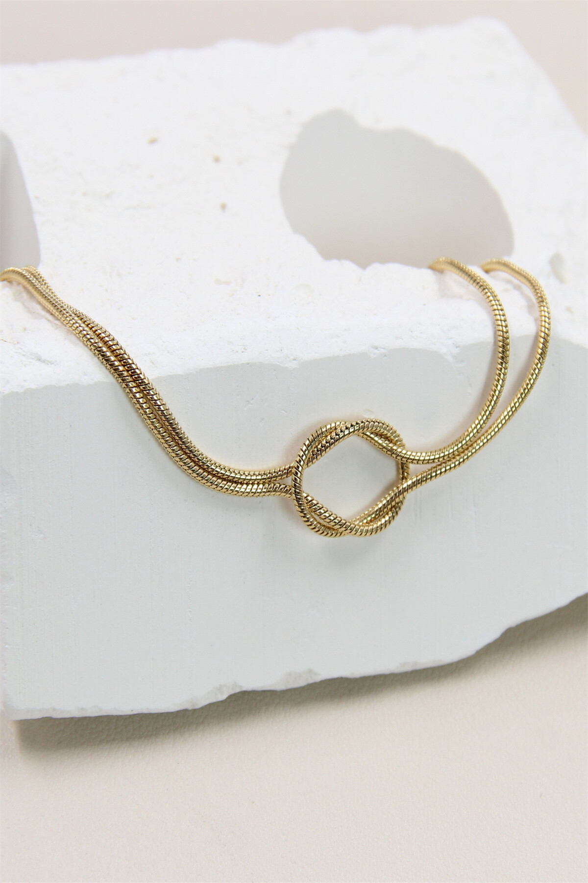 Großhändler Bellissima - Knotenarmband aus Edelstahl – ein elegantes und modernes Schmuckstück