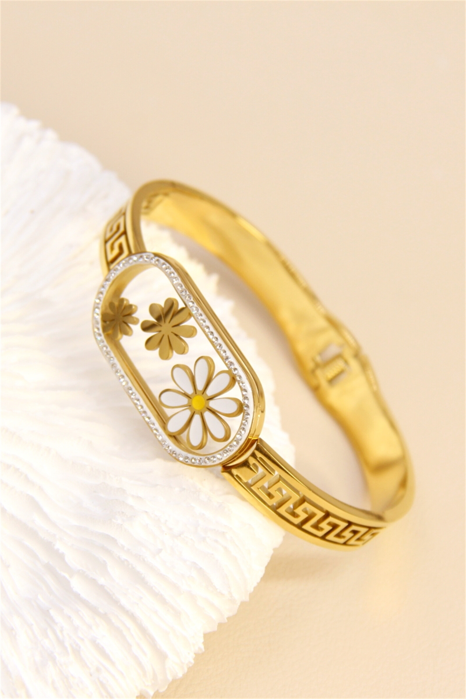 Grossiste Bellissima - Bracelet jonc fleurs dorées – acier inoxydable, design tendance