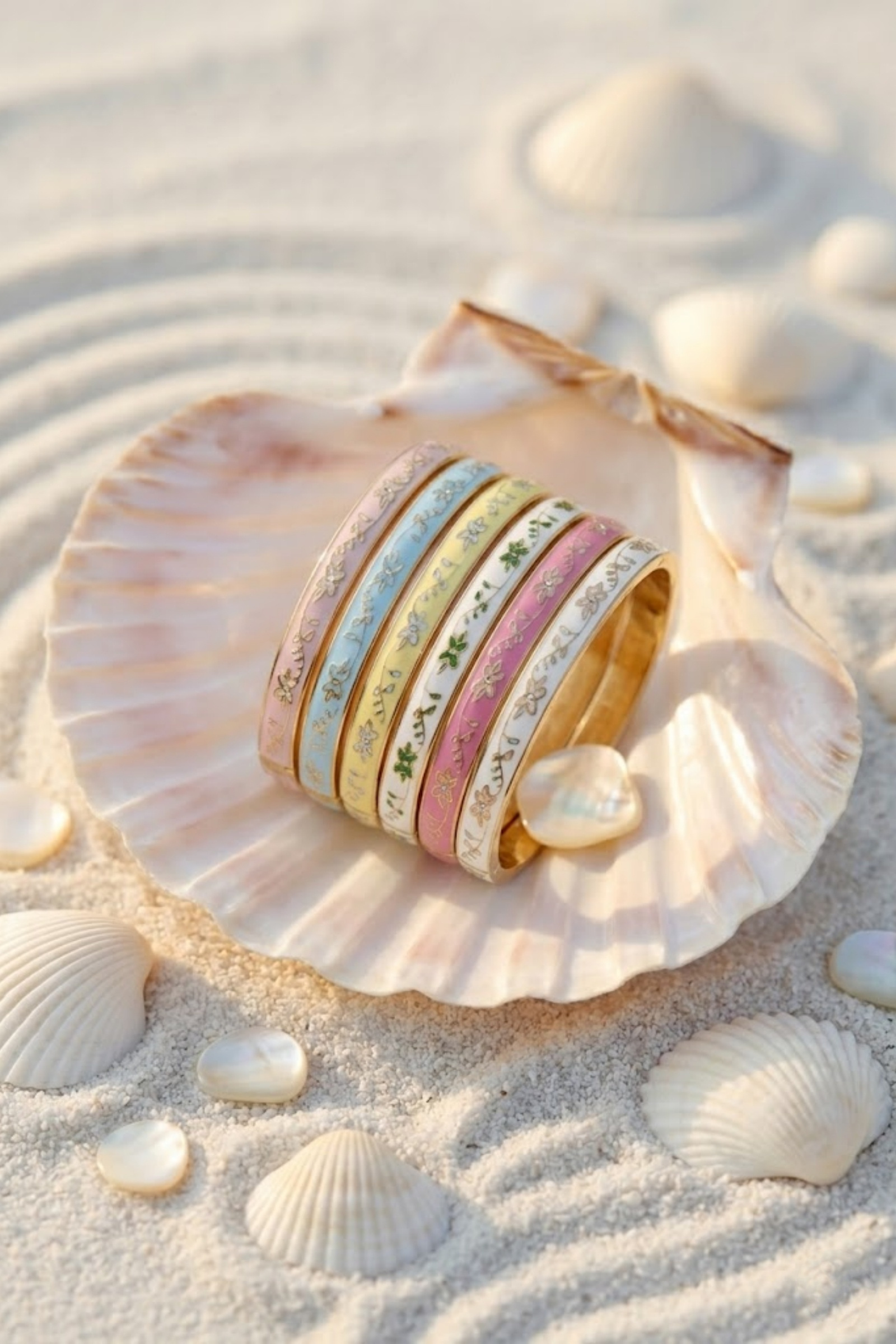 Mayorista Bellissima - Brazalete Tailandés de Acero Inoxidable – Esmaltado Dorado con Diseño de Flores Multicolor