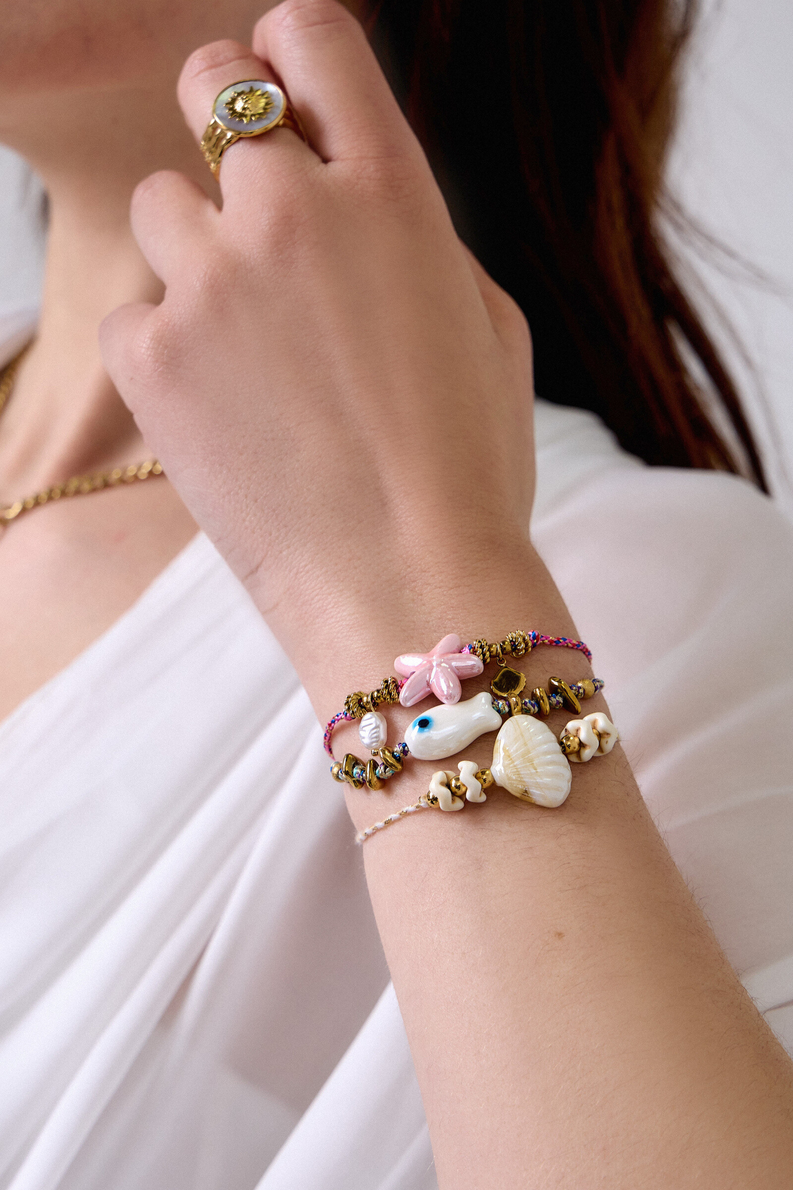 Grossiste Bellissima - Bracelet coulissant trio – perles & charms marins