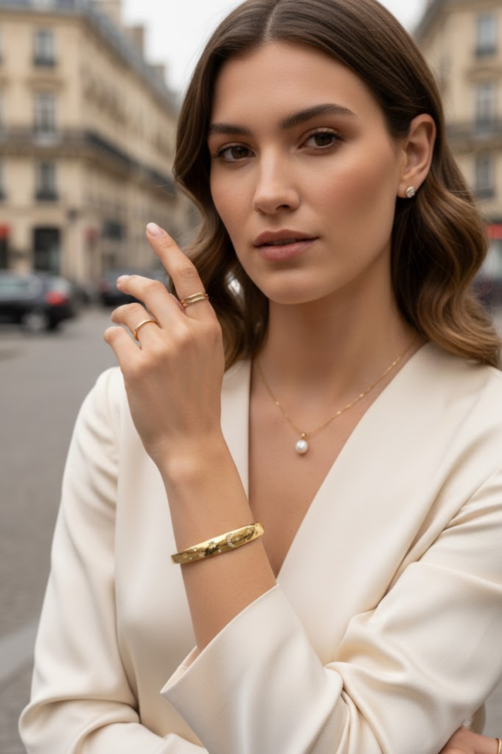 Grossiste Bellissima - Bracelet Jonc Doré Étoiles & Lune en Acier Inoxydable – Strass Brillant