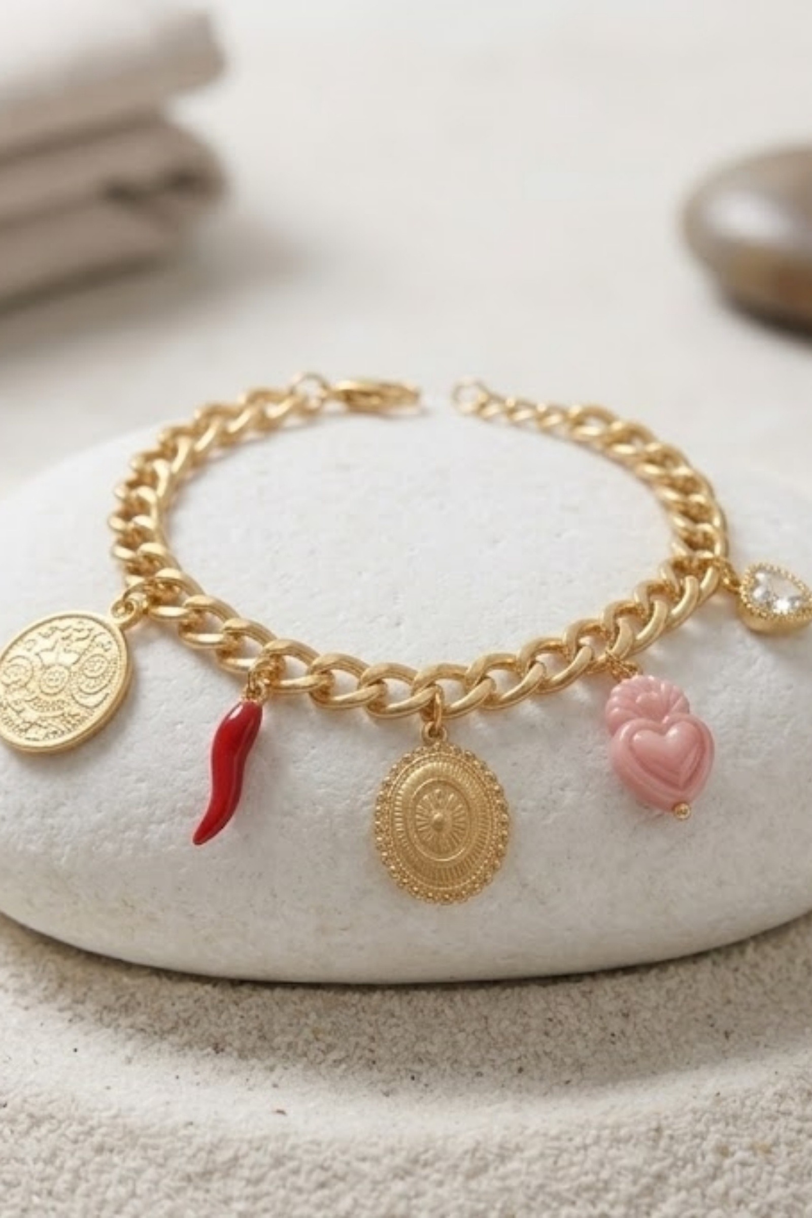 Grossiste Bellissima - Bracelet Piment Doré Tendance – Breloques Chic & Charms Porte-Bonheur Femme