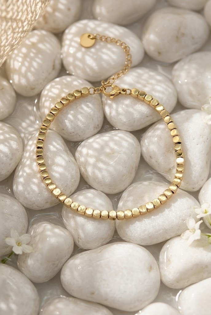 Grossiste Bellissima - Bracelet Perles Dorées en Acier Inoxydable – Élégance Intemporelle
