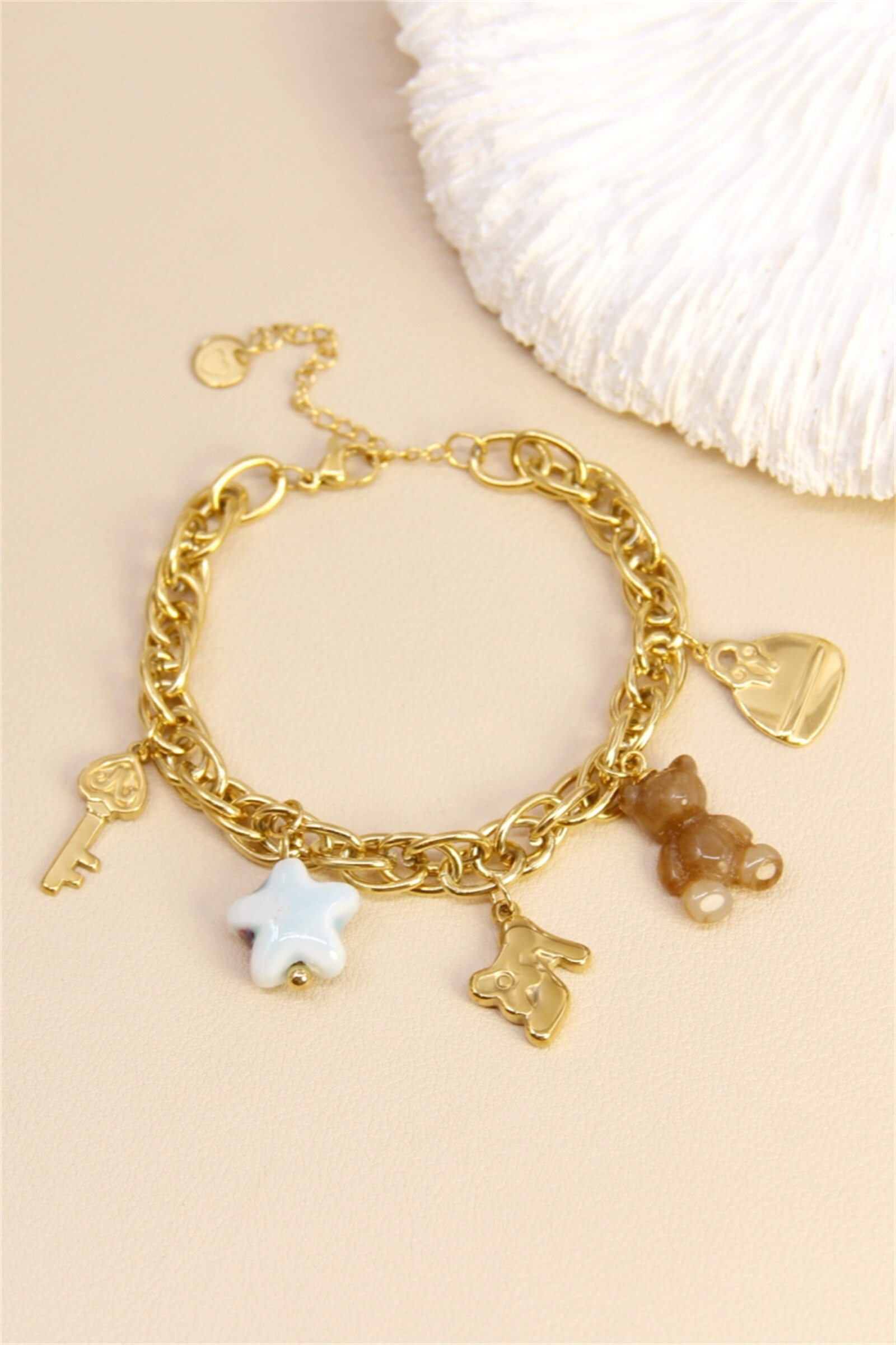 Grossiste Bellissima - Bracelet charms doré avec pendentif nounours – Acier inoxydable