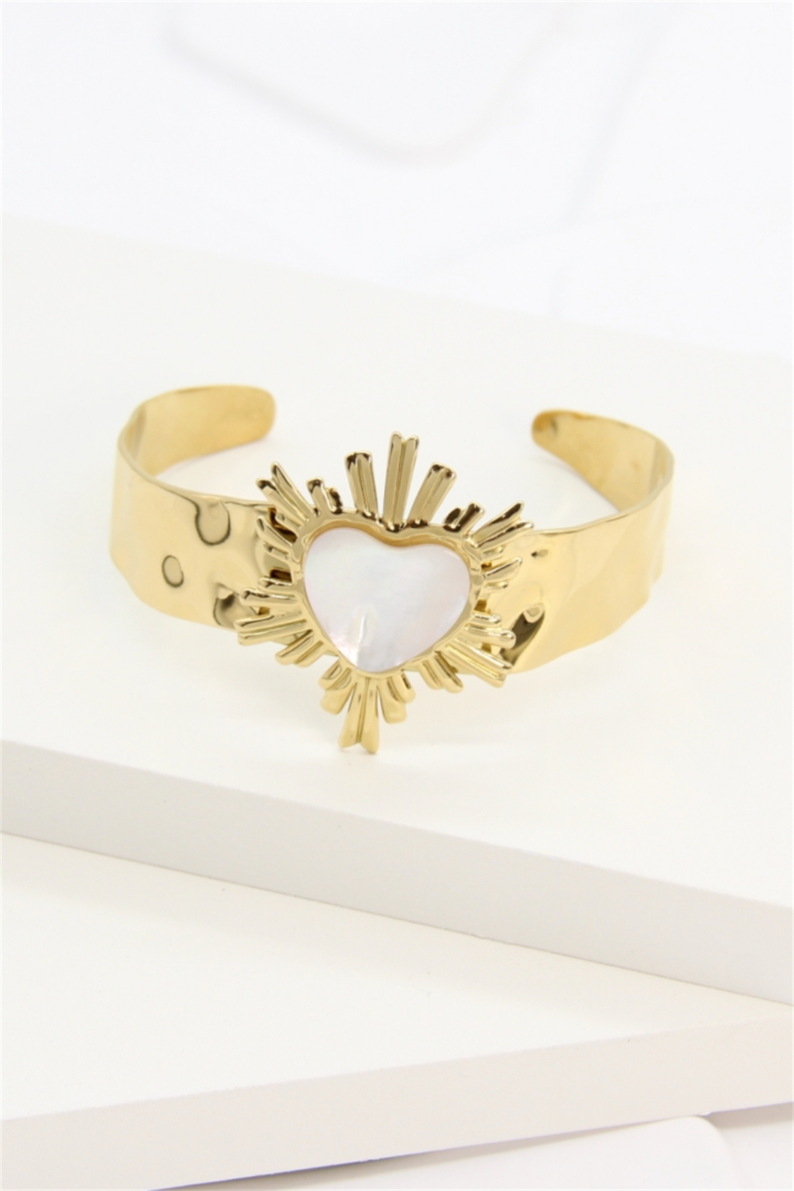 Grossiste Bellissima - Bracelet Jonc Fantaisie Doré Cœur Nacré – ACIER INOXYDABLE