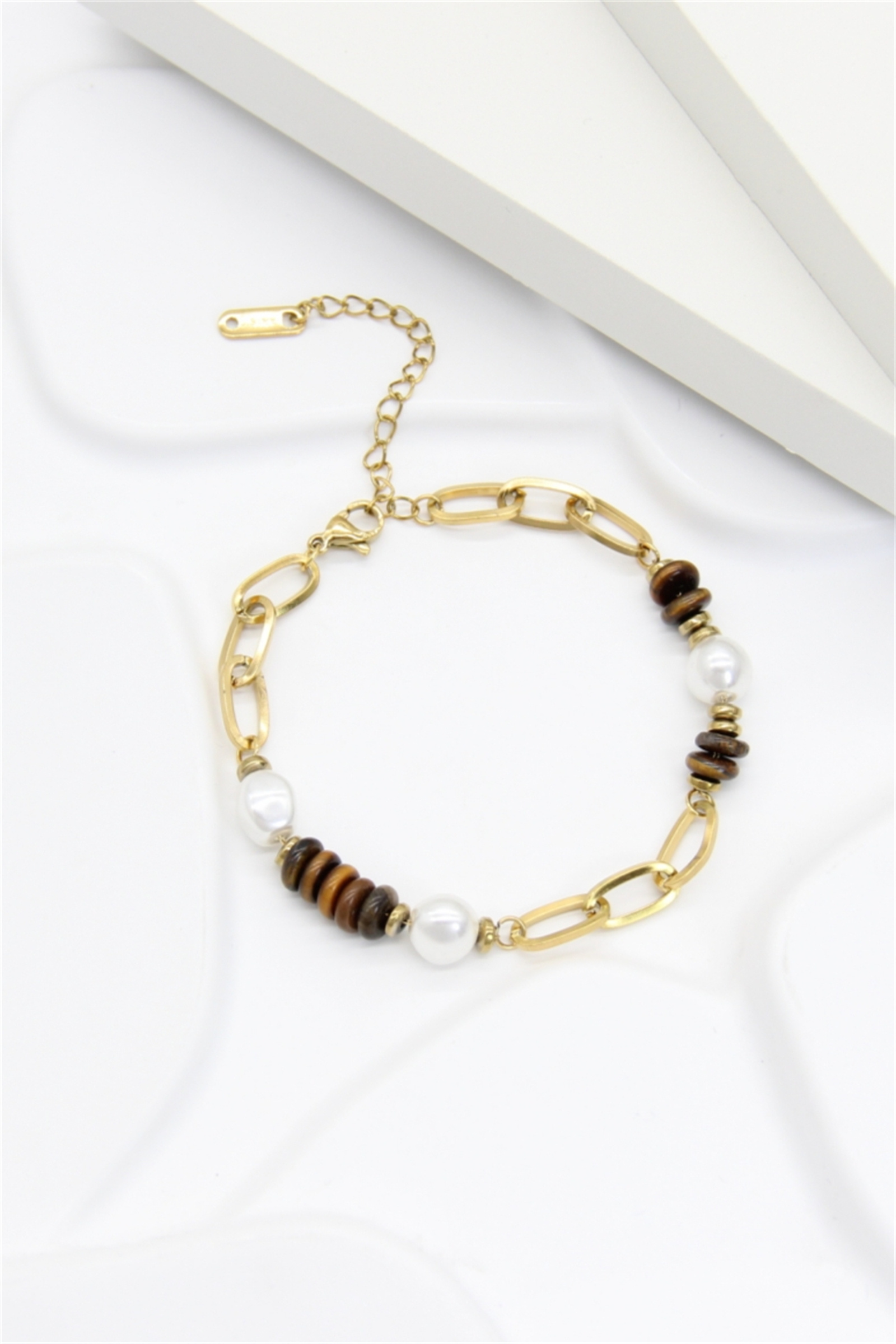 Grossiste Bellissima - Bracelet maille dorée et perles œil de tigre – acier inoxydable