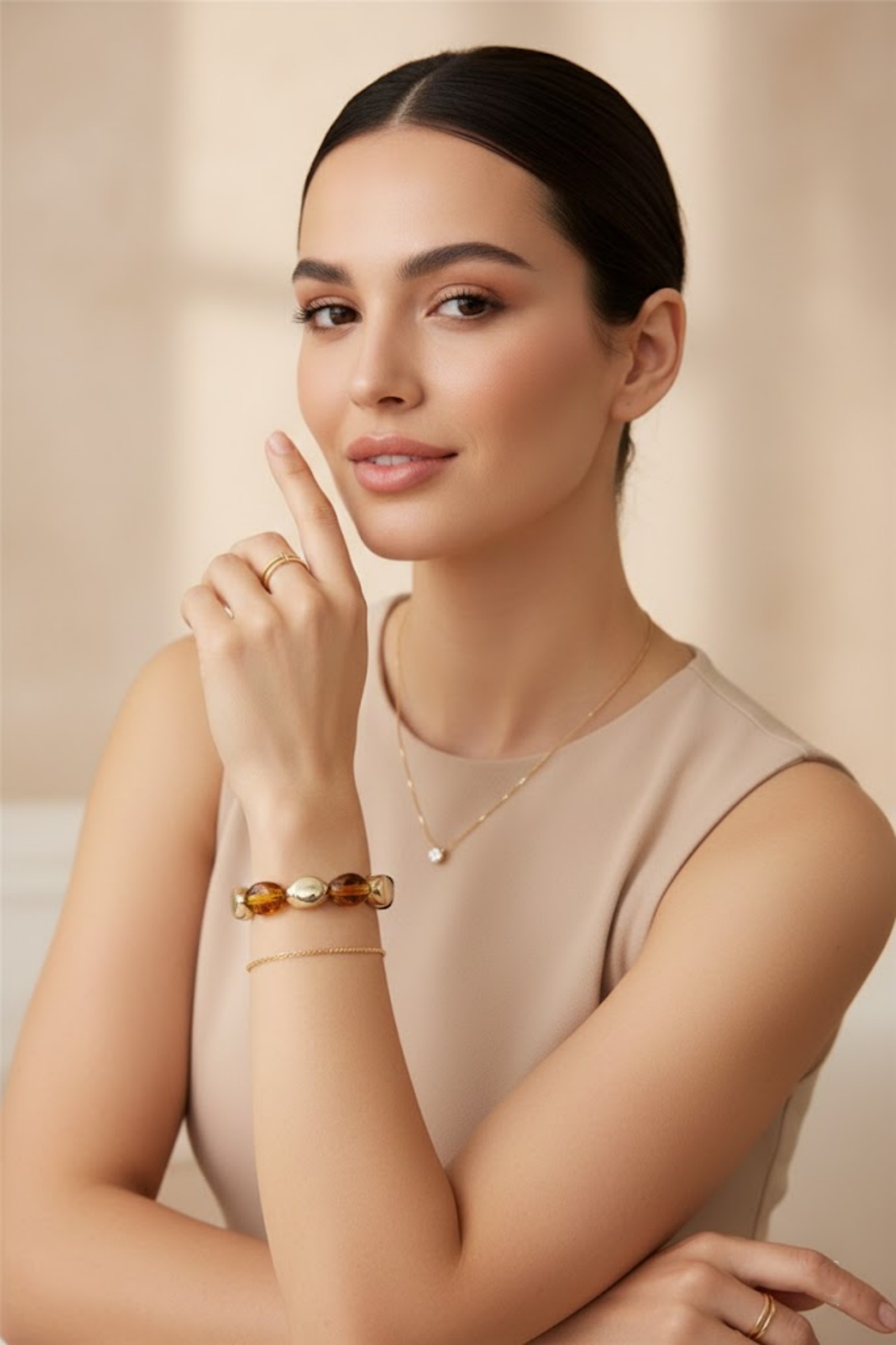 Grossiste Bellissima - Bracelet élastique en résine brun – Effet ambre et perles dorées