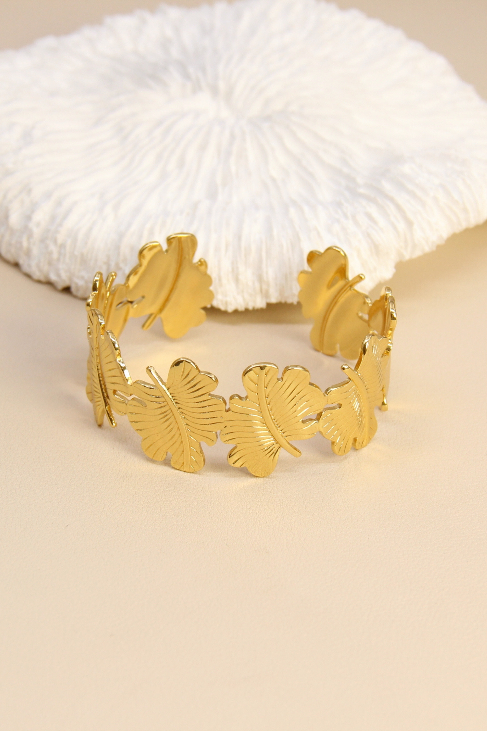 Wholesaler Bellissima - Leaf Bangle Bracelet in Stainless Steel - Botanical Elegance