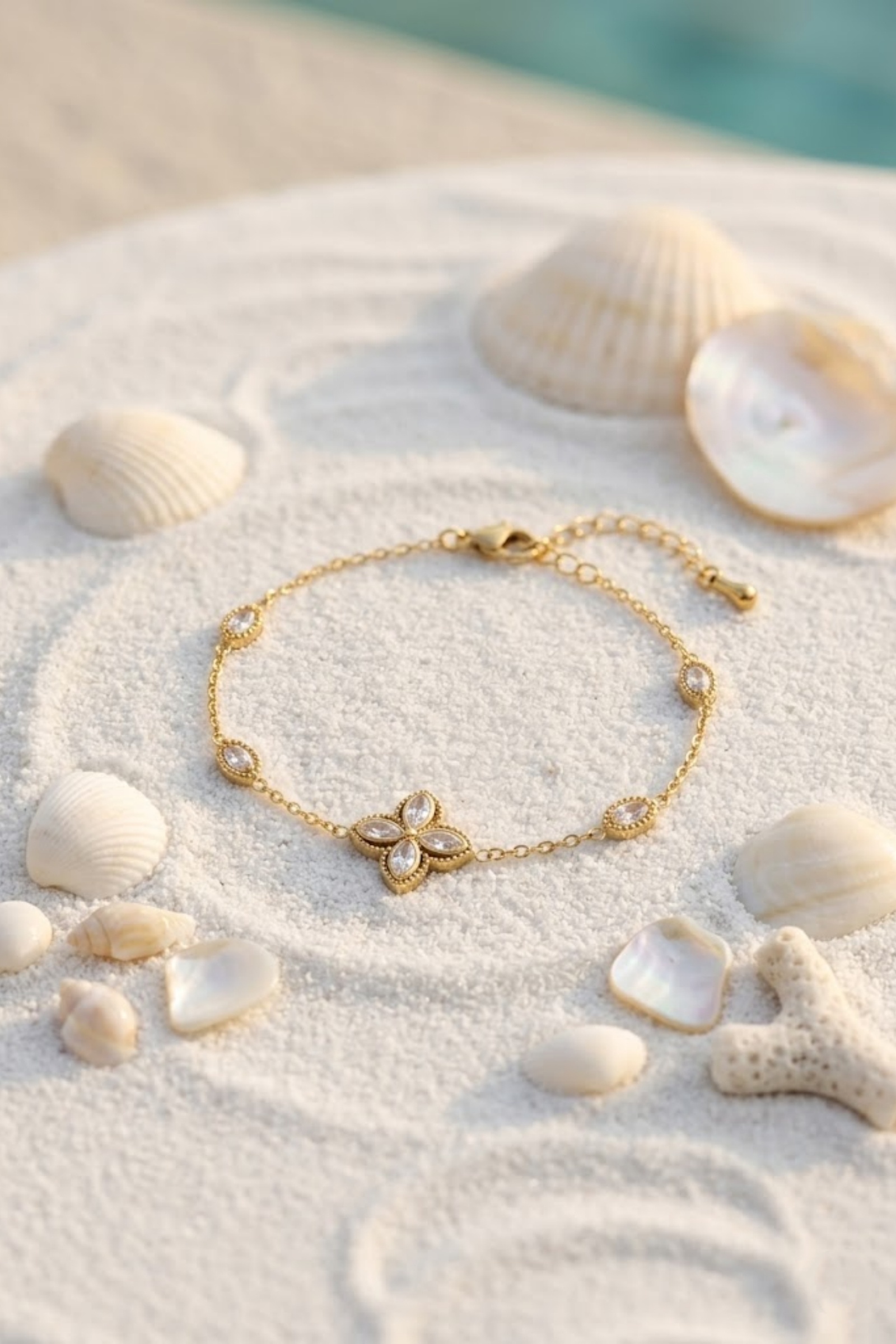 Grossiste Bellissima - Bracelet doré trèfle zircon – Élégance raffinée en acier inoxydable