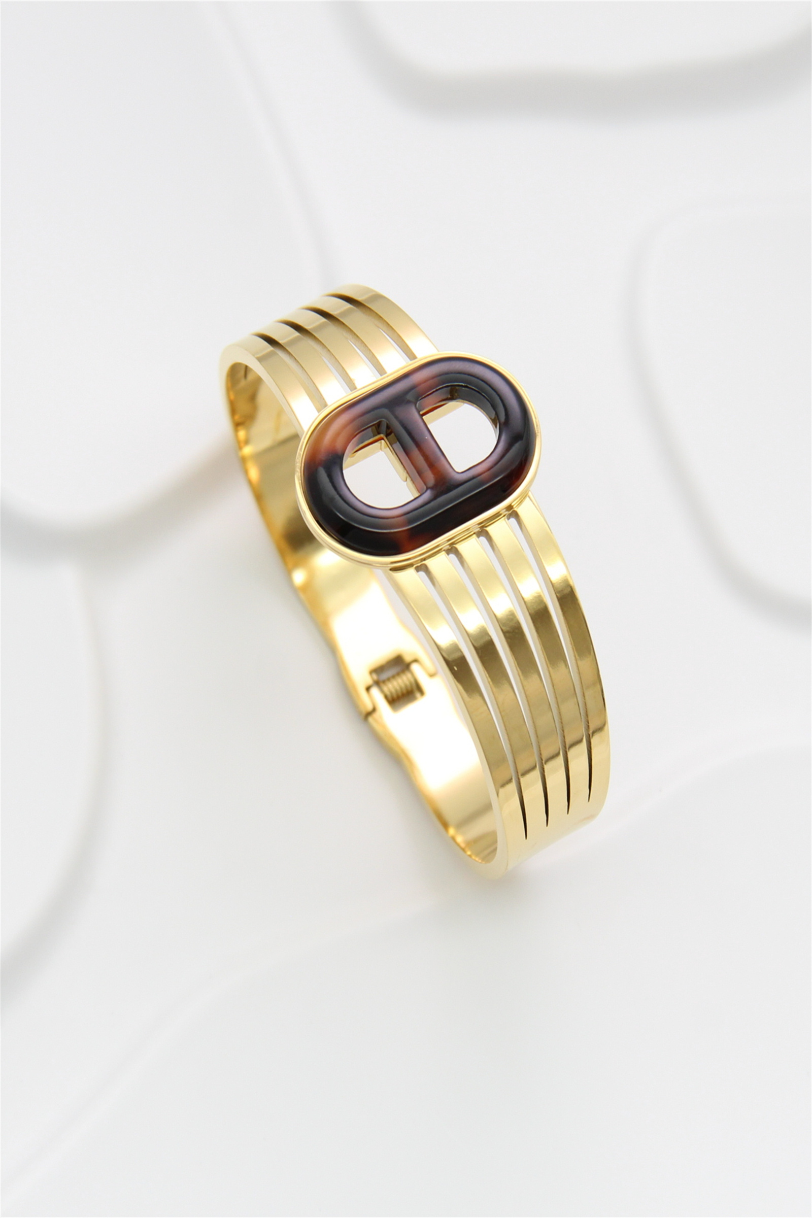 Mayorista Bellissima - Brazalete Elegante de Acero Inoxidable Dorado – Patrón de Escama Ovalada