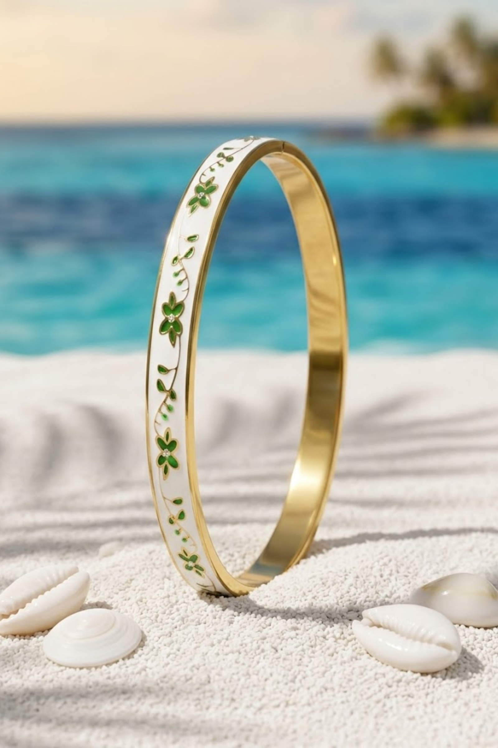 Mayorista Bellissima - Brazalete Tailandés de Acero Inoxidable con Esmalte Dorado – Patrón de Flores Multicolor