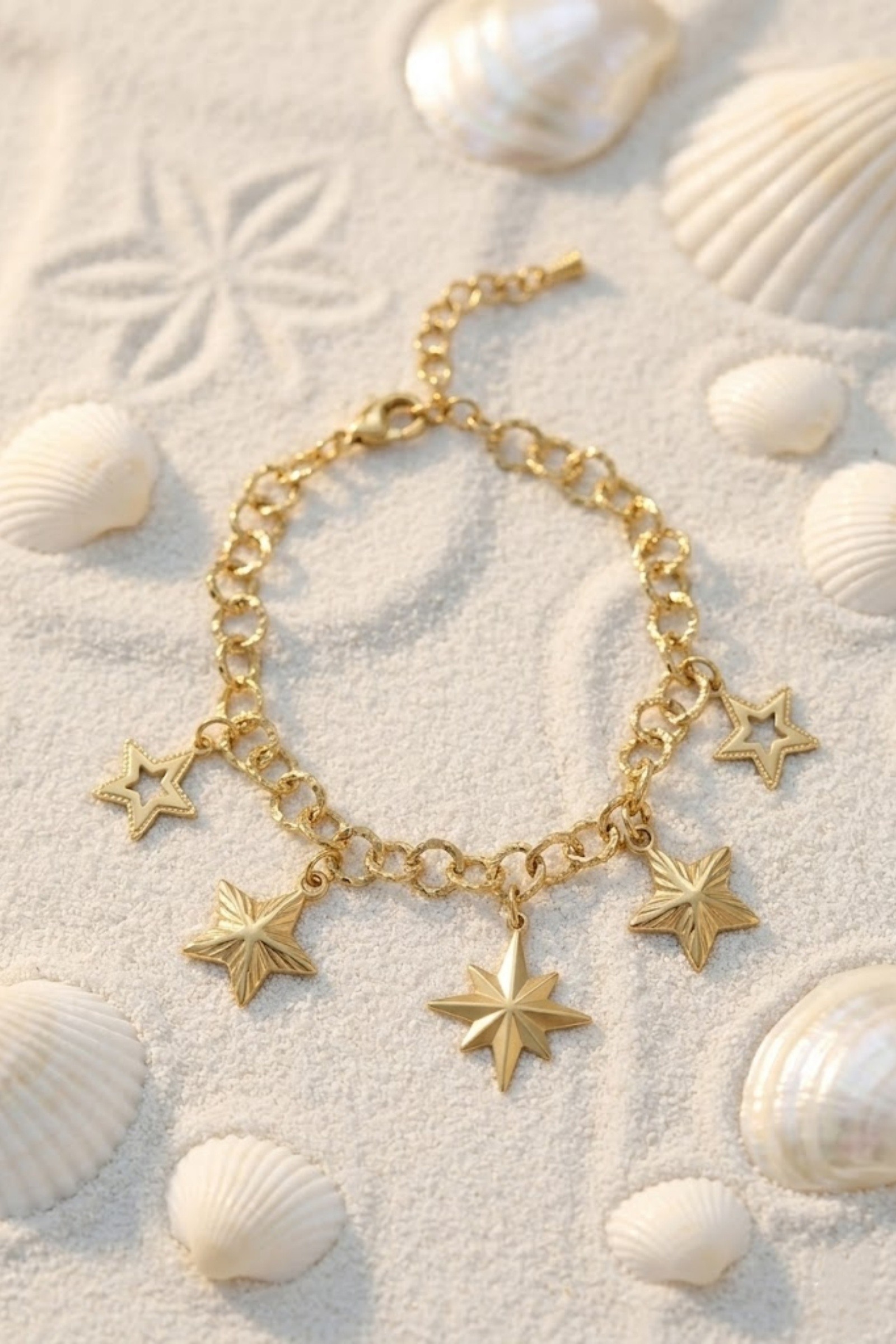 Grossiste Bellissima - Bracelet Charms Étoiles Dorées – Élégance Céleste