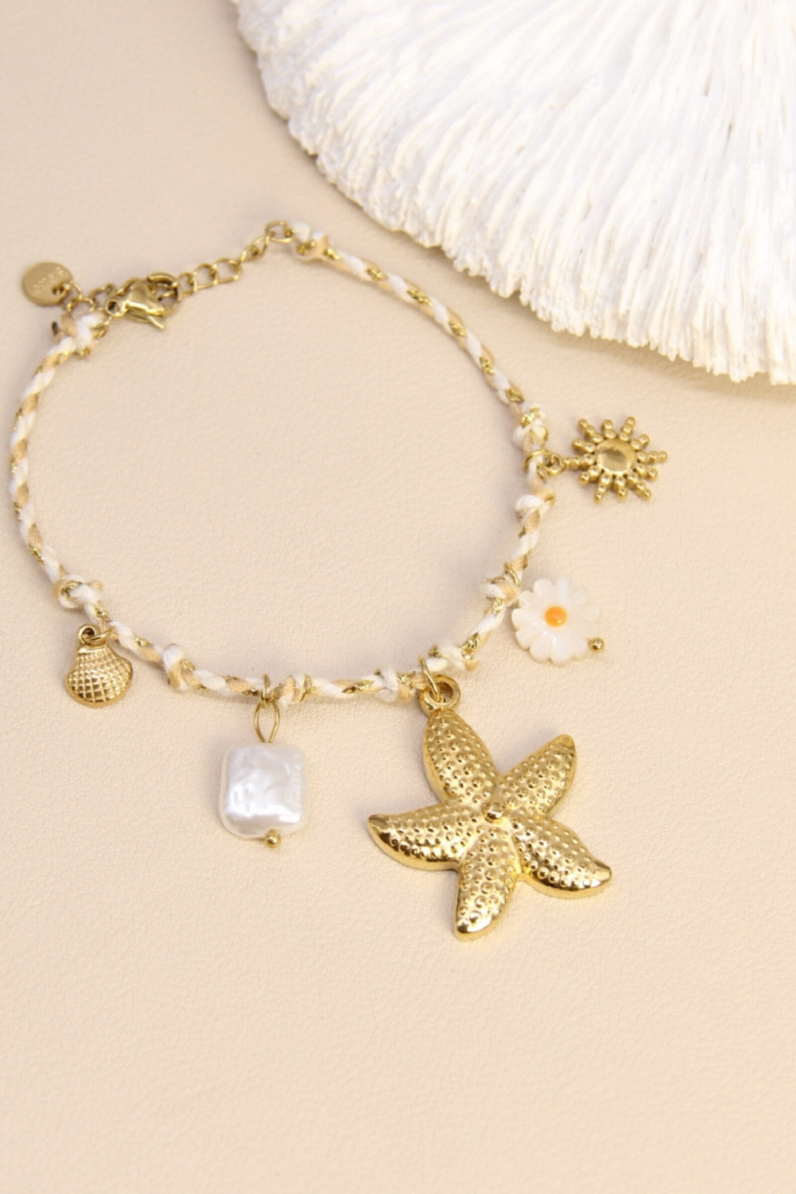 Grossista Bellissima - Bracciale stella marina dorata e ciondoli perlati - spirito chic da spiaggia