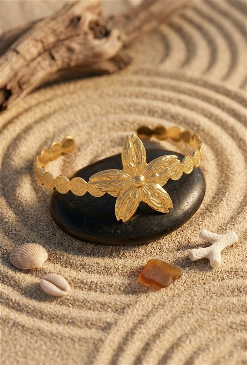 Grossiste Bellissima - Bracelet jonc fleur ajustable en acier inoxydable – élégance nature sublimé