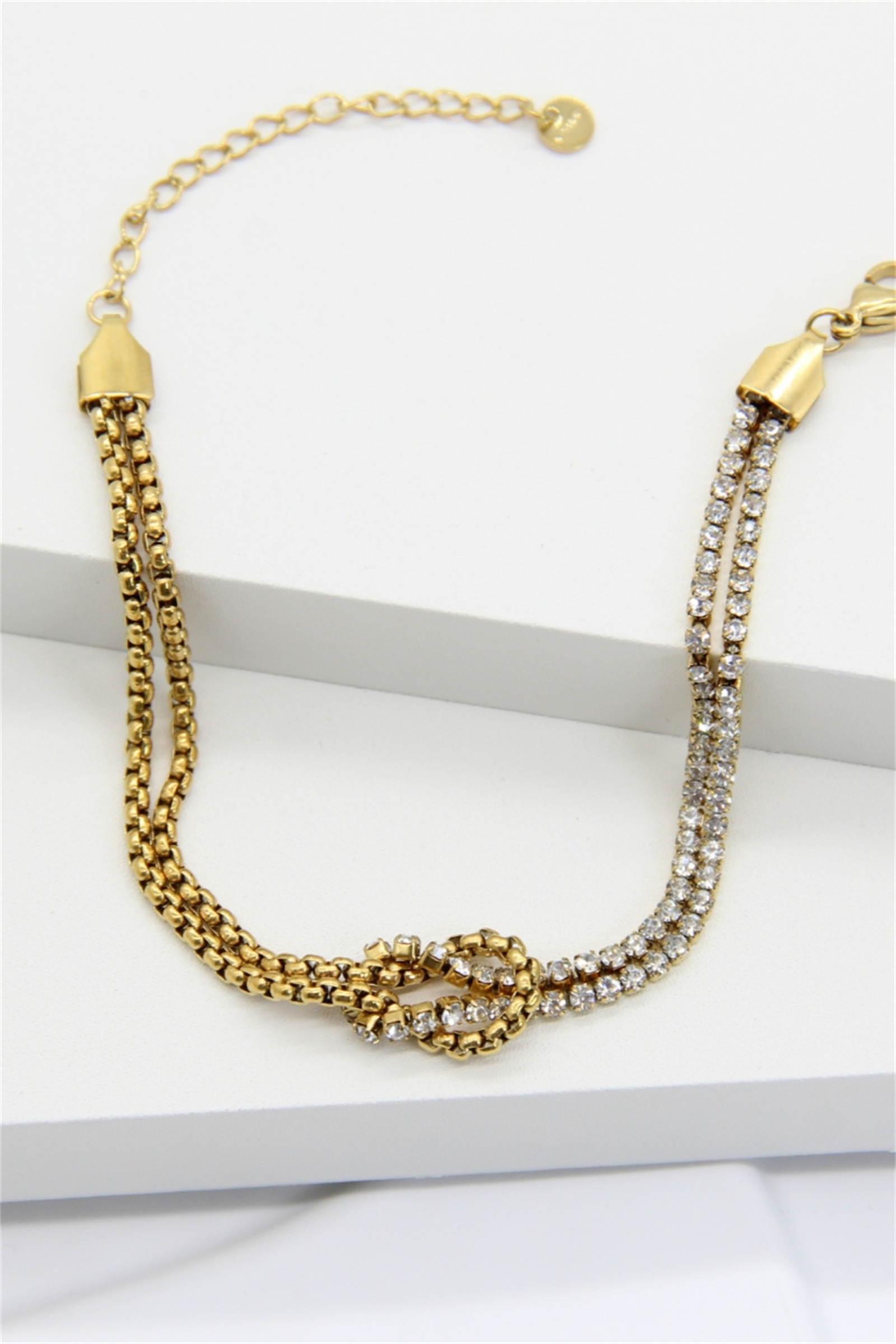 Grossiste Bellissima - Bracelet Doré en Acier Inoxydable avec Maillons et Strass – Élégance et Éclat