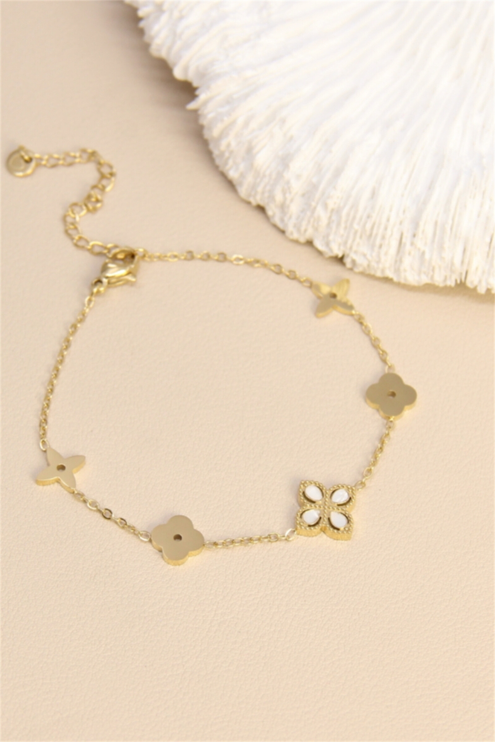 Grossiste Bellissima - Bracelet Doré Fleurs Iconiques -acier inoxydable