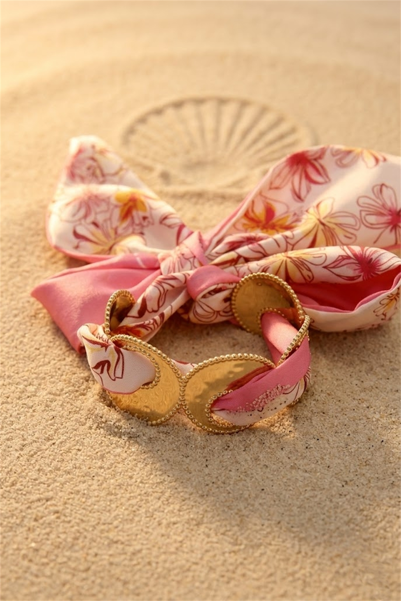 Grossiste Bellissima - Bracelet Manchette Ruban Fleur – Acier Inoxydable Doré