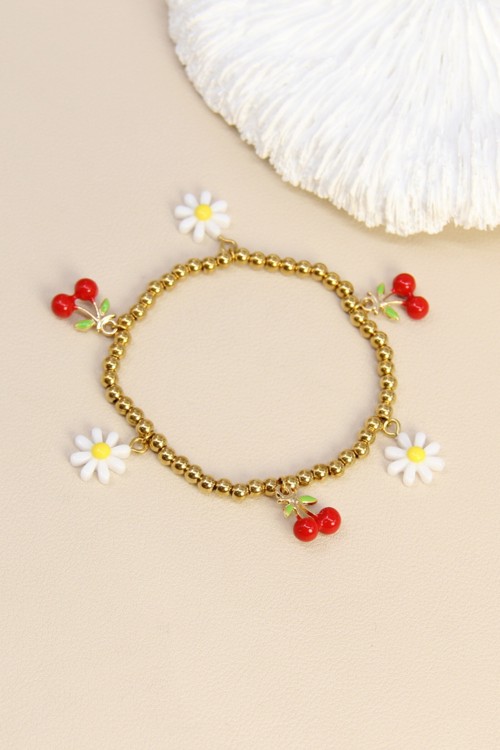 Grossiste Bellissima - Bracelet élastique doré breloques cerises et marguerites