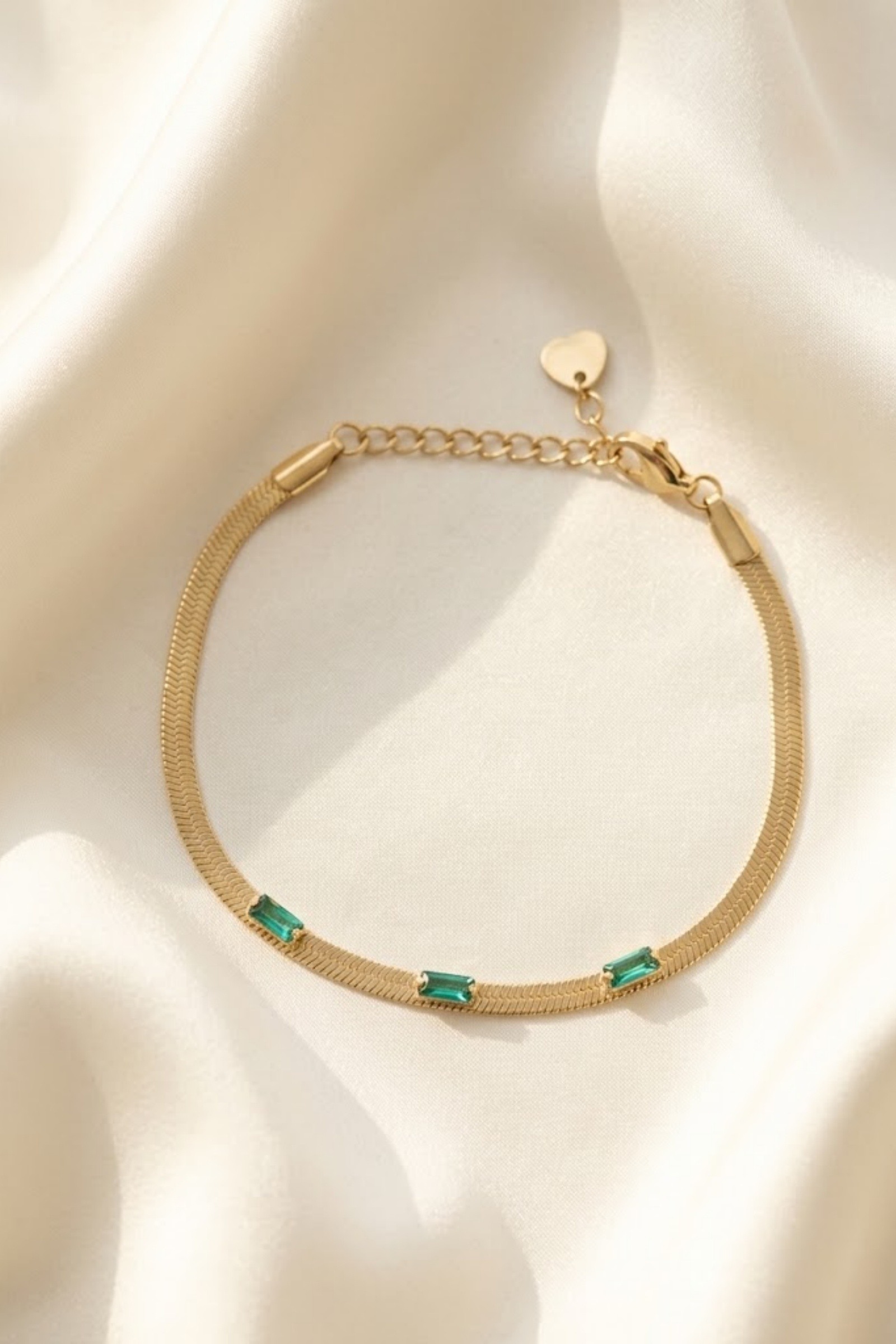 Grossiste Bellissima - Bracelet maille plate à trois cristaux baguette en acier inoxydable