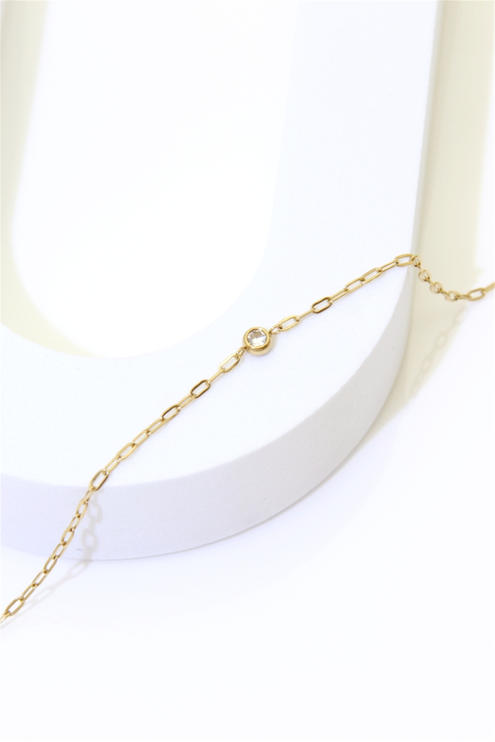 Grossiste Bellissima - Bracelet chaîne fine doré avec strass – Acier inoxydable ajustable