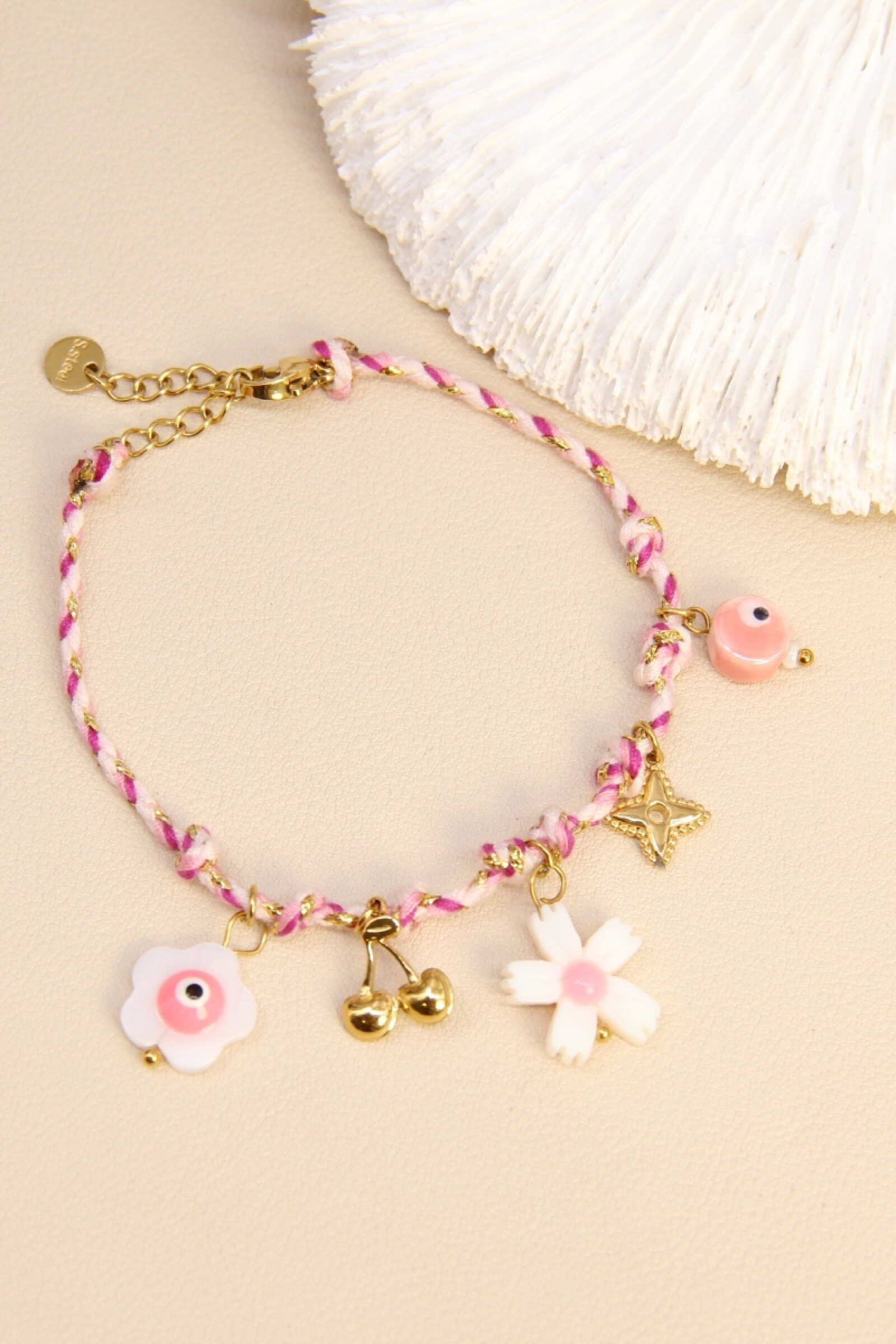 Mayorista Bellissima - Pulsera Cordón Rosa de Charm - Espíritu Bohemio y Divertido