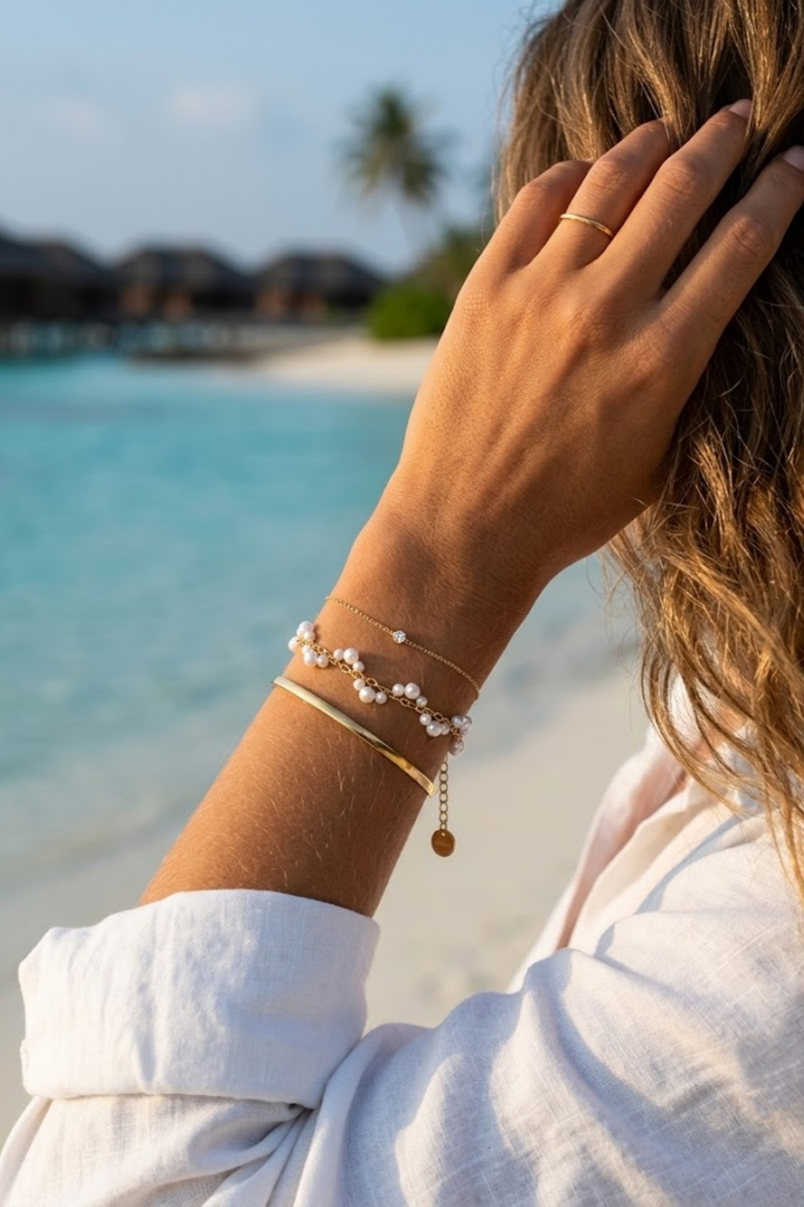 Mayorista Bellissima - Pulsera de Cadena Dorada & Mini Perlas – Elegancia Sutil