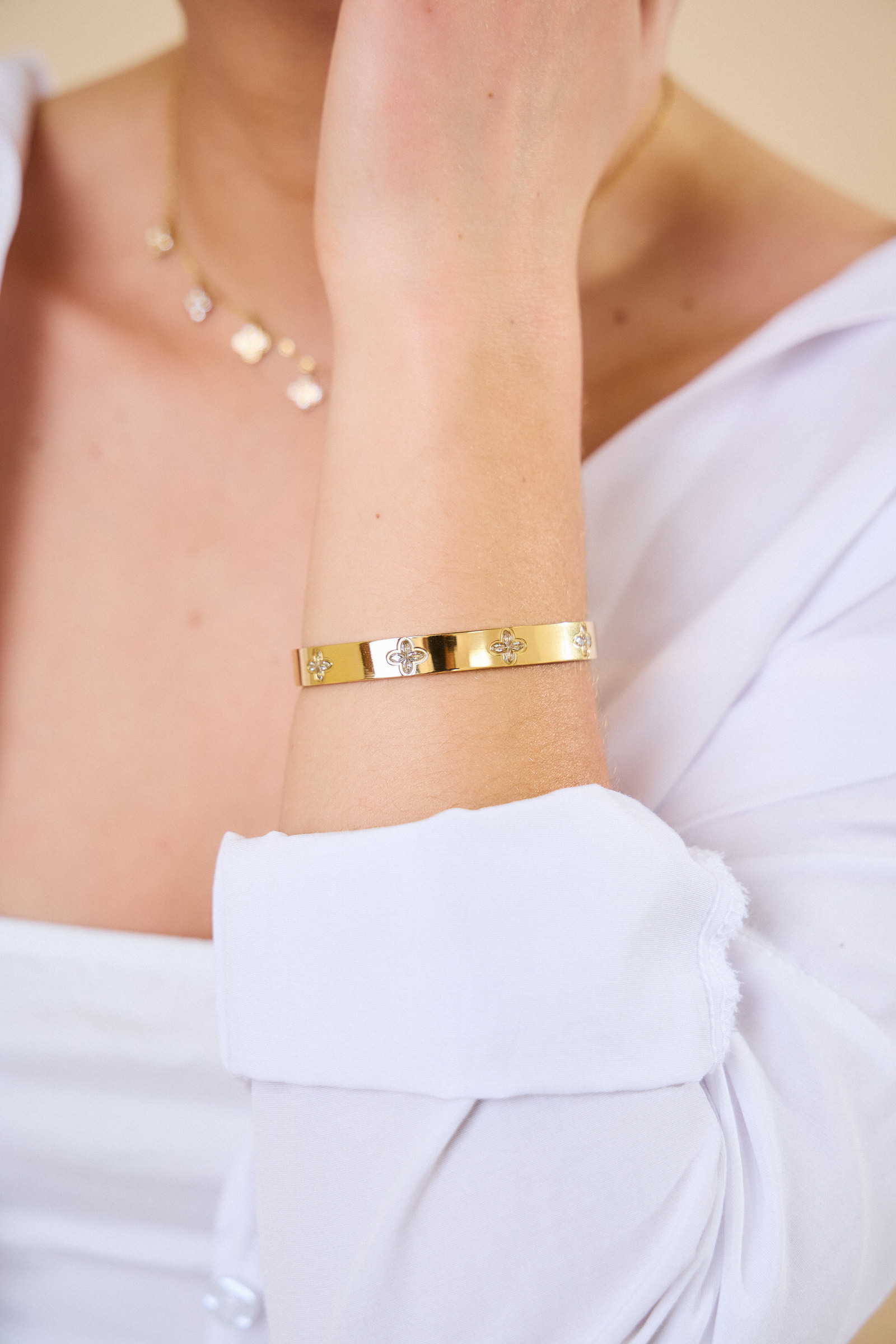 Grossiste Bellissima - Bracelet Jonc Étoilé en Acier Inoxydable - Élégance et Durabilité