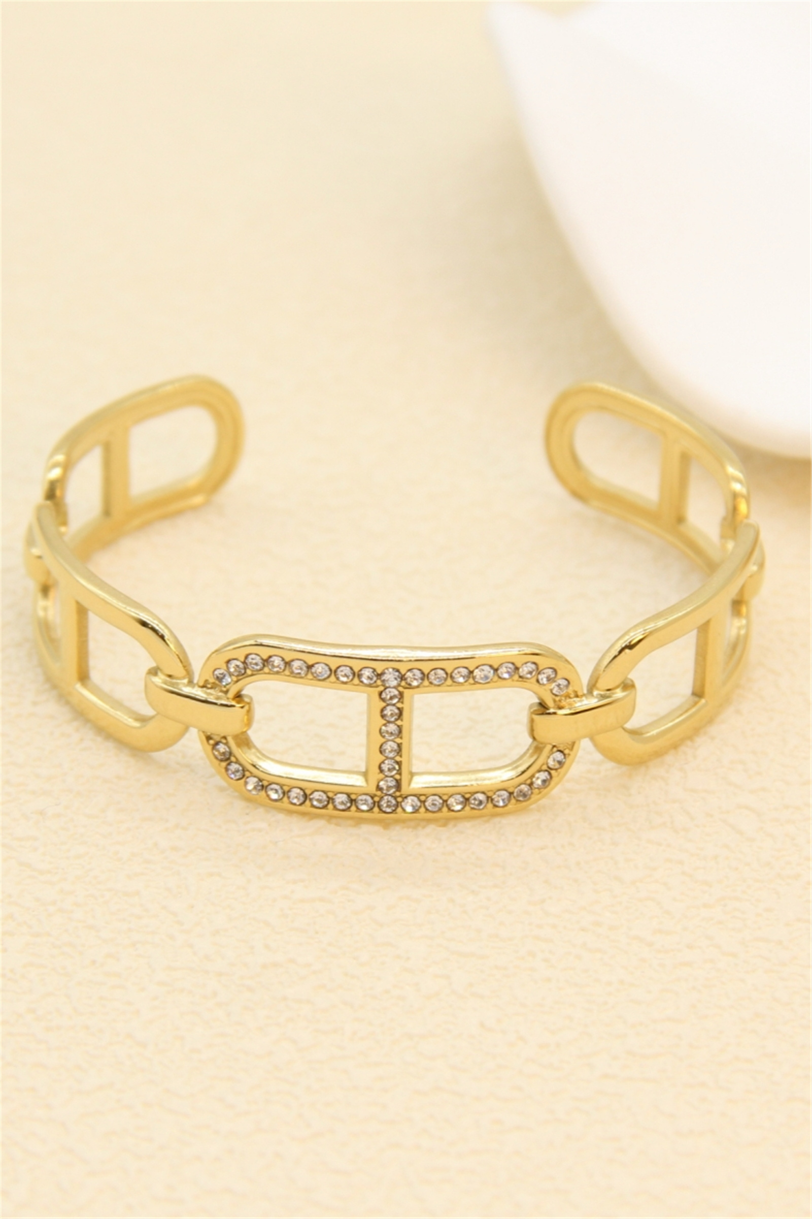 Grossiste Bellissima - Bracelet Jonc Argenté Maillons Strassés – Élégance Contemporaine en Acier