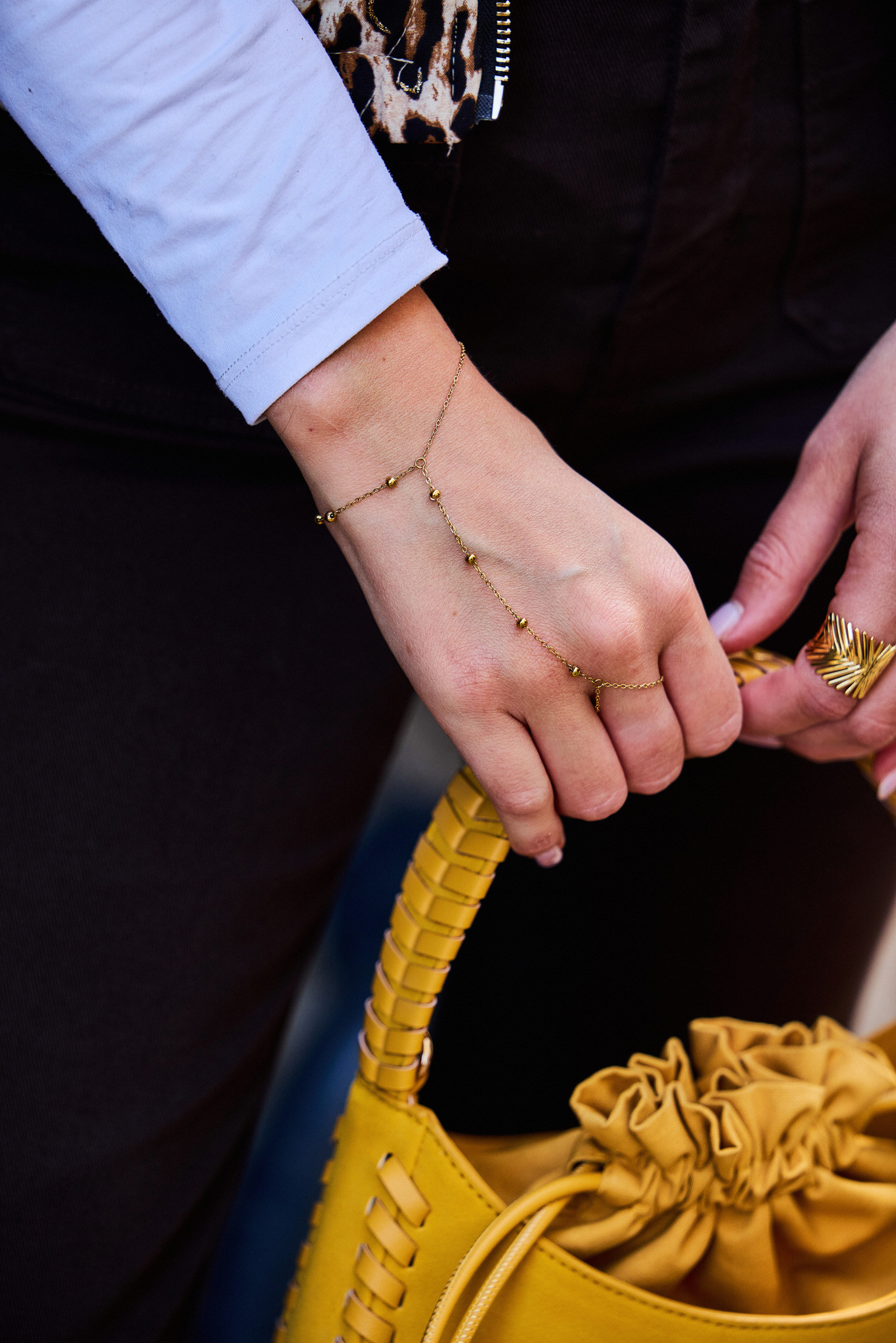 Grossiste Bellissima - Bracelet de main doré en acier inoxydable avec perles fines