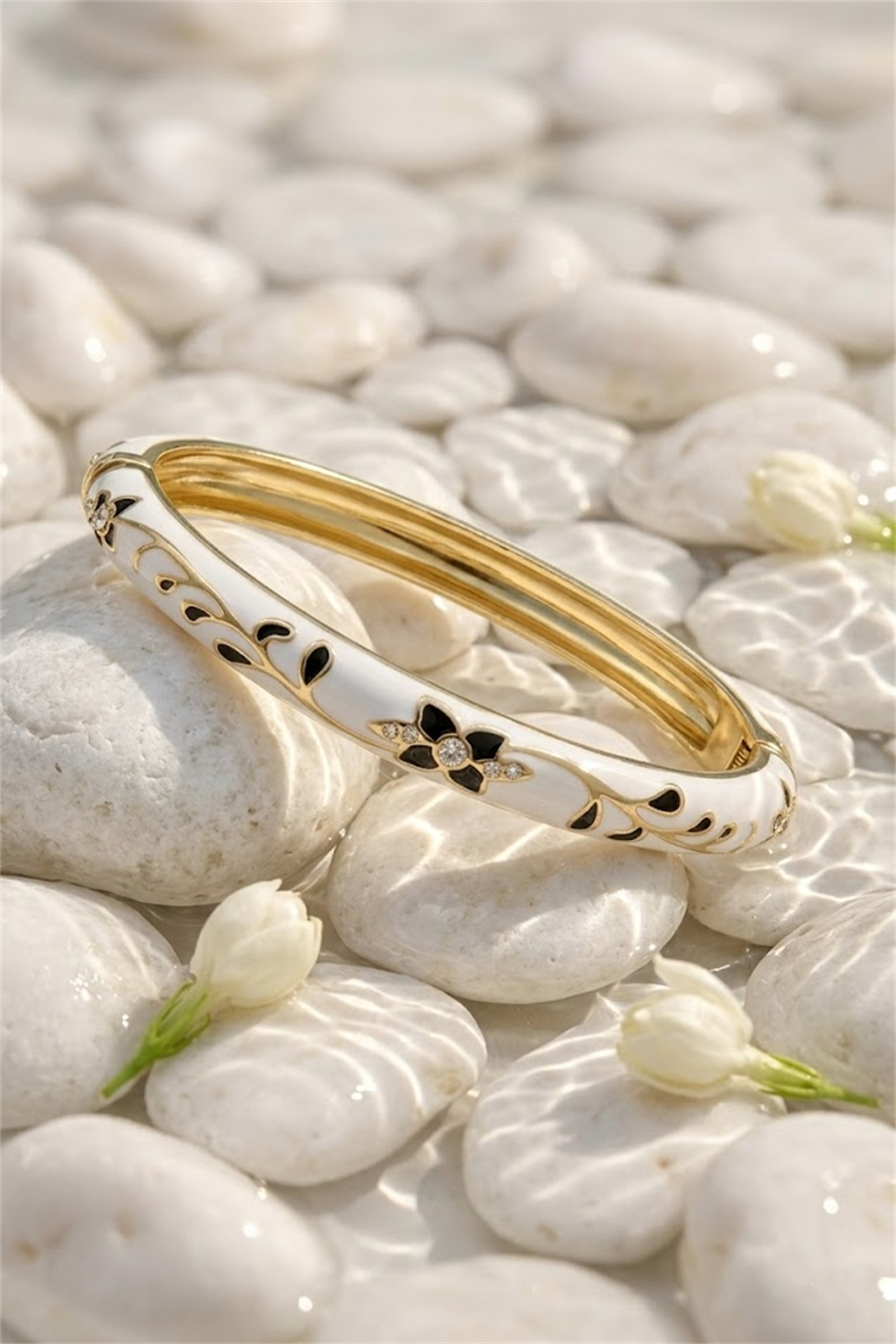 Grossiste Bellissima - Bracelet Jonc Thaïlandais Émaillé en Laiton – Couleurs Élégantes & Facile à Porter