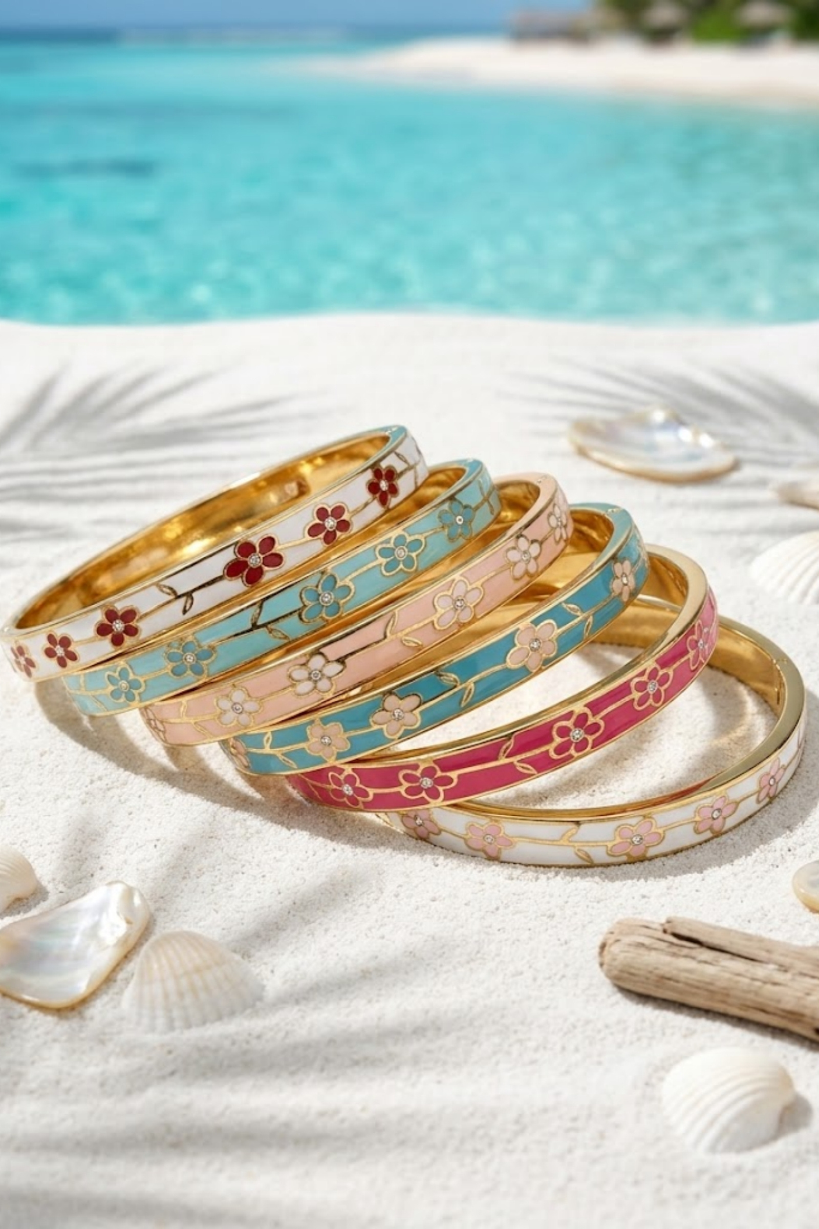 Mayorista Bellissima - Brazalete Tailandés de Flor Esmaltada en Acero Inoxidable Dorado – Disponible en Varios Colores