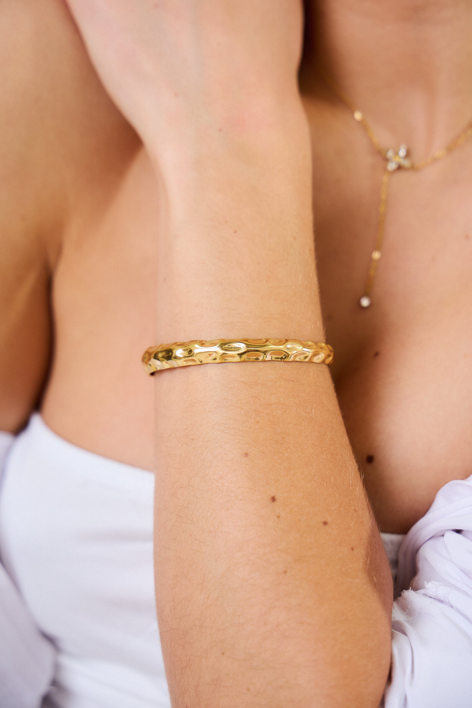 Grossiste Bellissima - Bracelet Jonc Ajustable Martelé en Acier Inoxydable