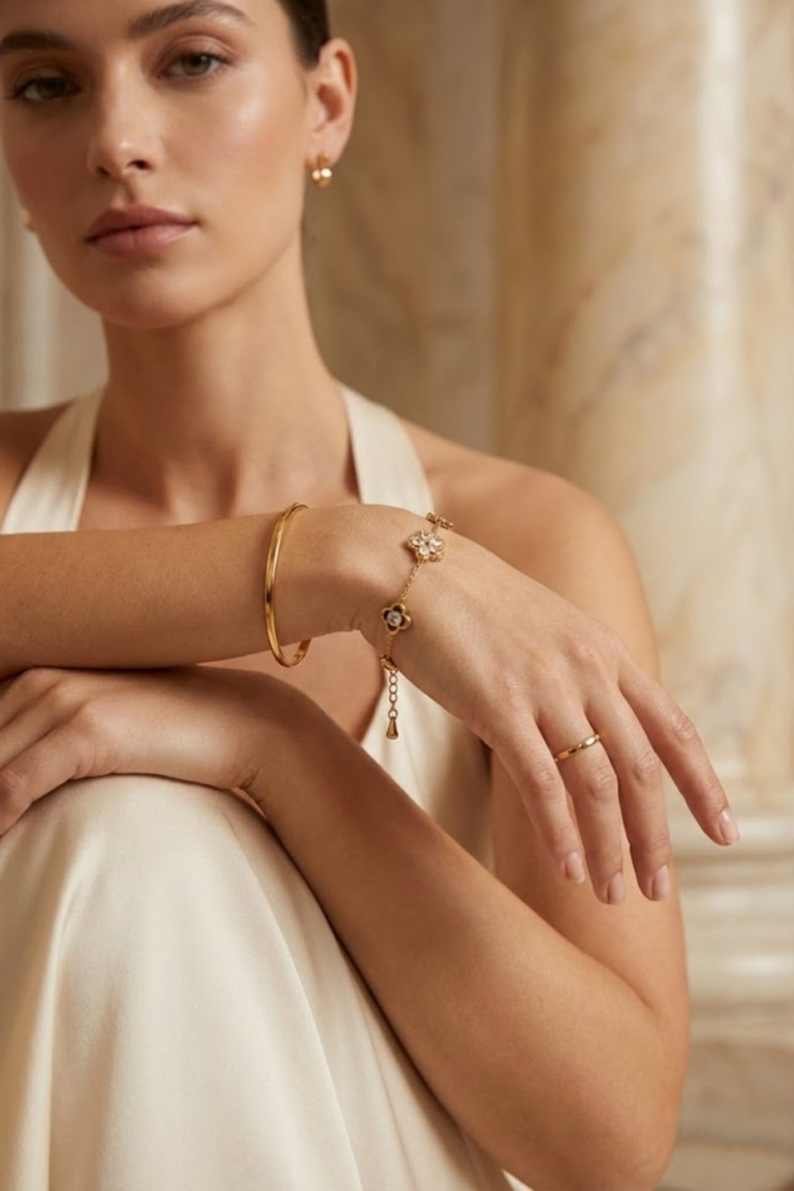 Grossiste Bellissima - Bracelet Fleur Sertie – Acier Inoxydable Doré