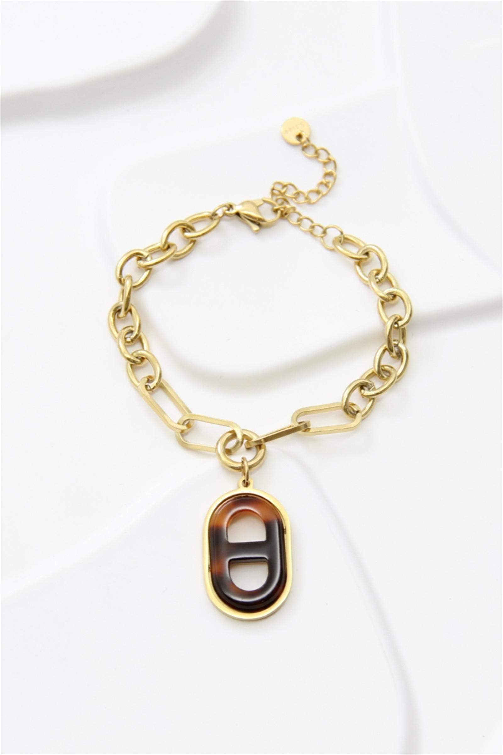 Grossiste Bellissima - Bracelet Chaîne Dorée & Pendentif Résine Ovale – Acier Inoxydable