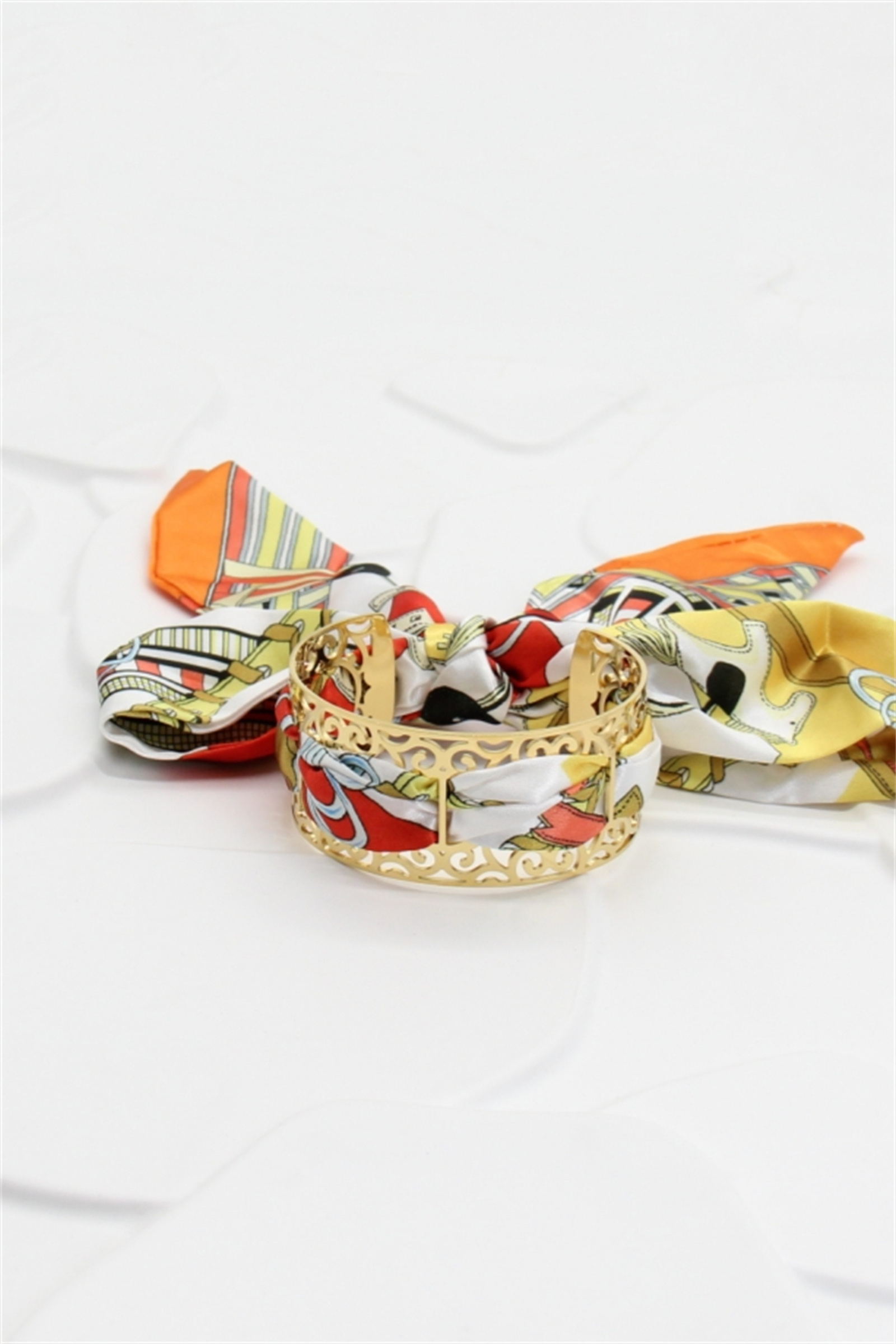 Grossiste Bellissima - Bracelet Jonc Doré avec Foulard Coloré – ACIER INOXYDABLE