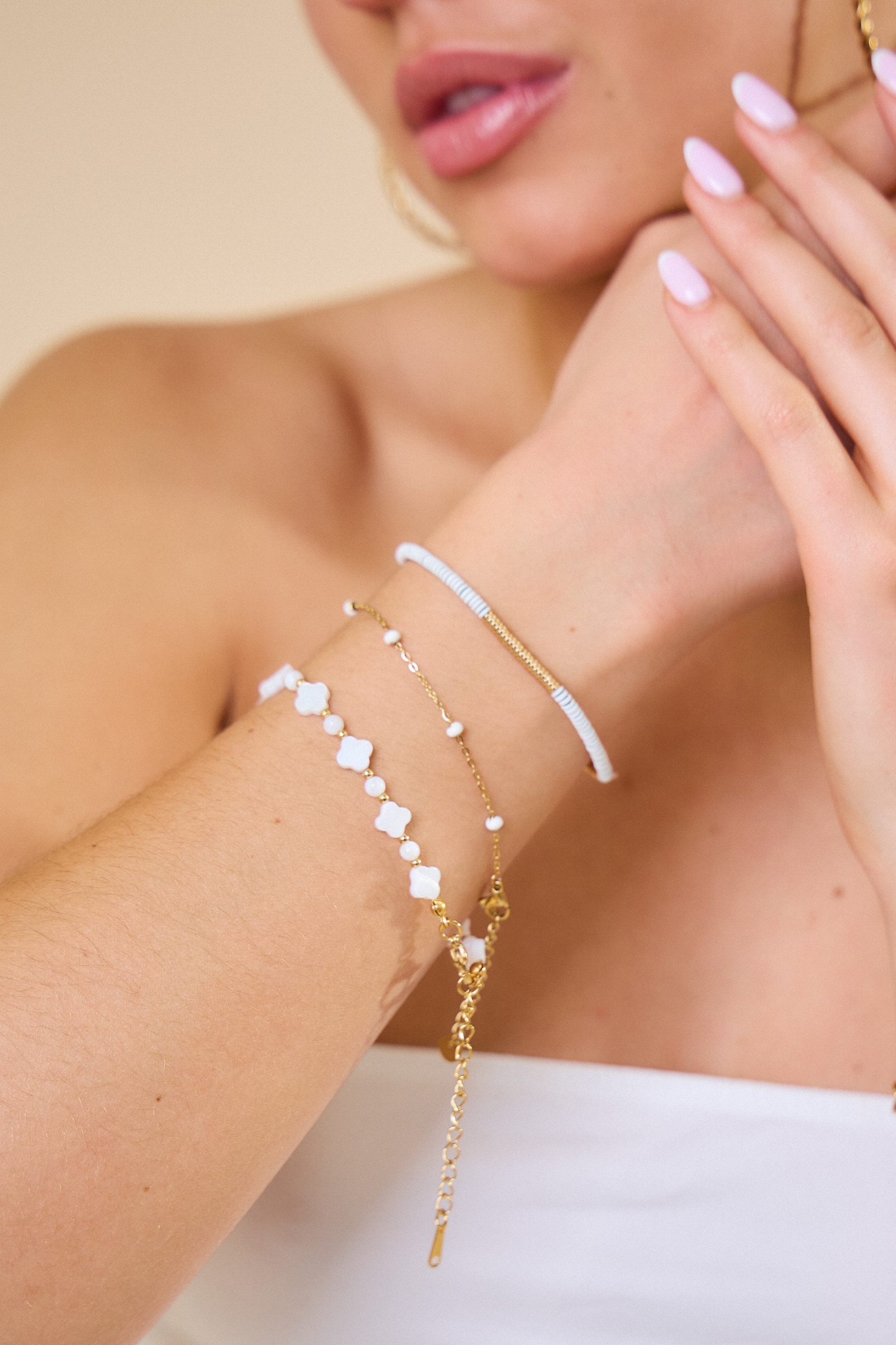 Grossiste Bellissima - Bracelet Trèfle Nacré en Acier Inoxydable - Élégance et Raffinement