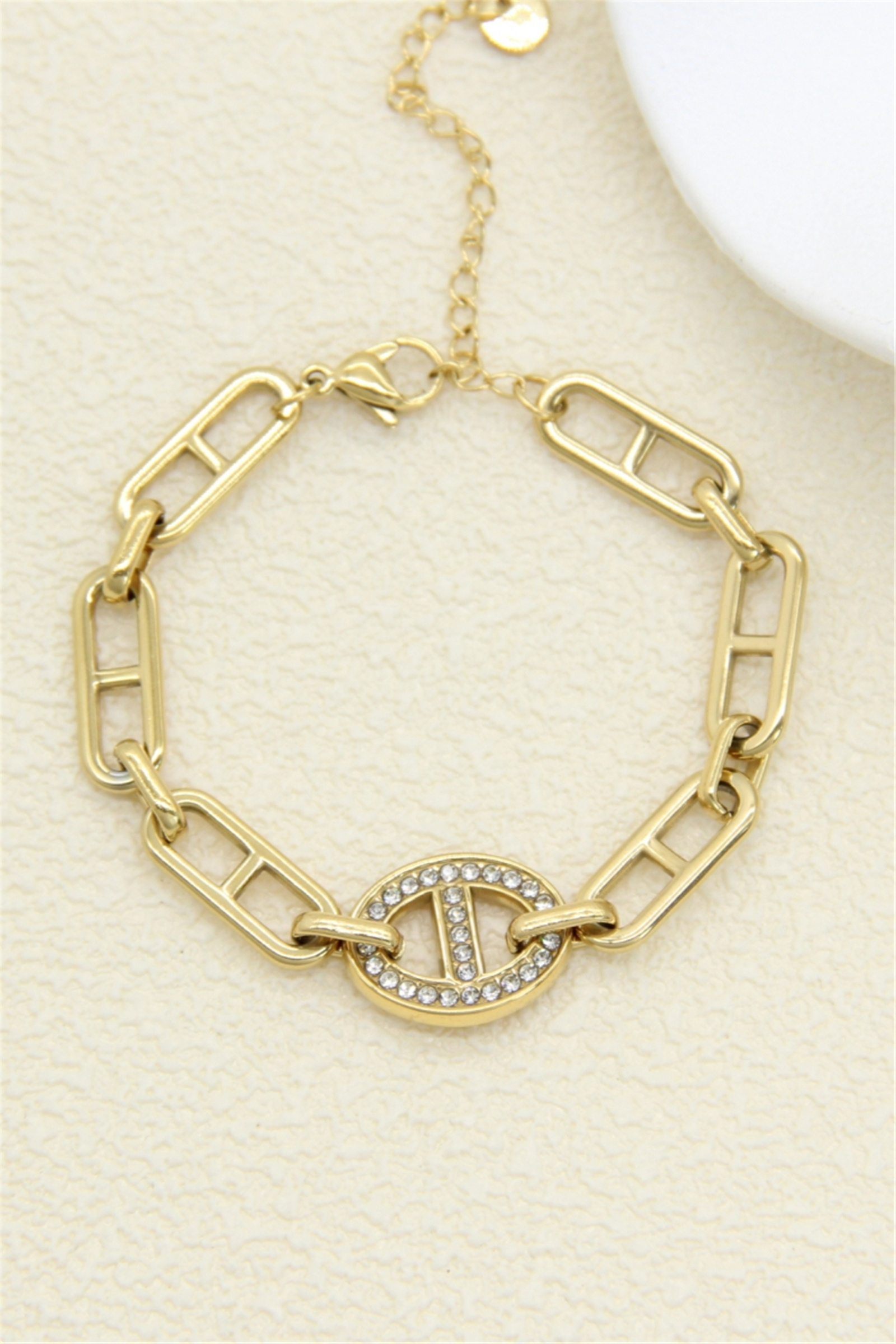 Grossiste Bellissima - Bracelet maille marine doré avec médaillon pavé – chic et tendance
