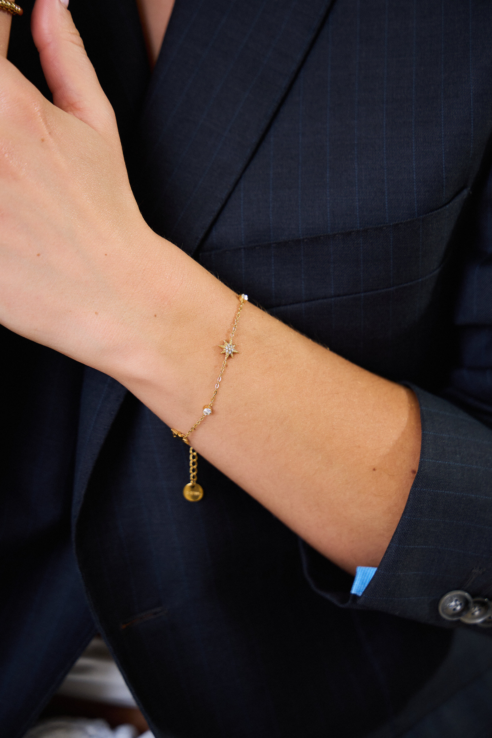 Grossiste Bellissima - Bracelet étoile strassé en acier inoxydable - Éclat et modernité